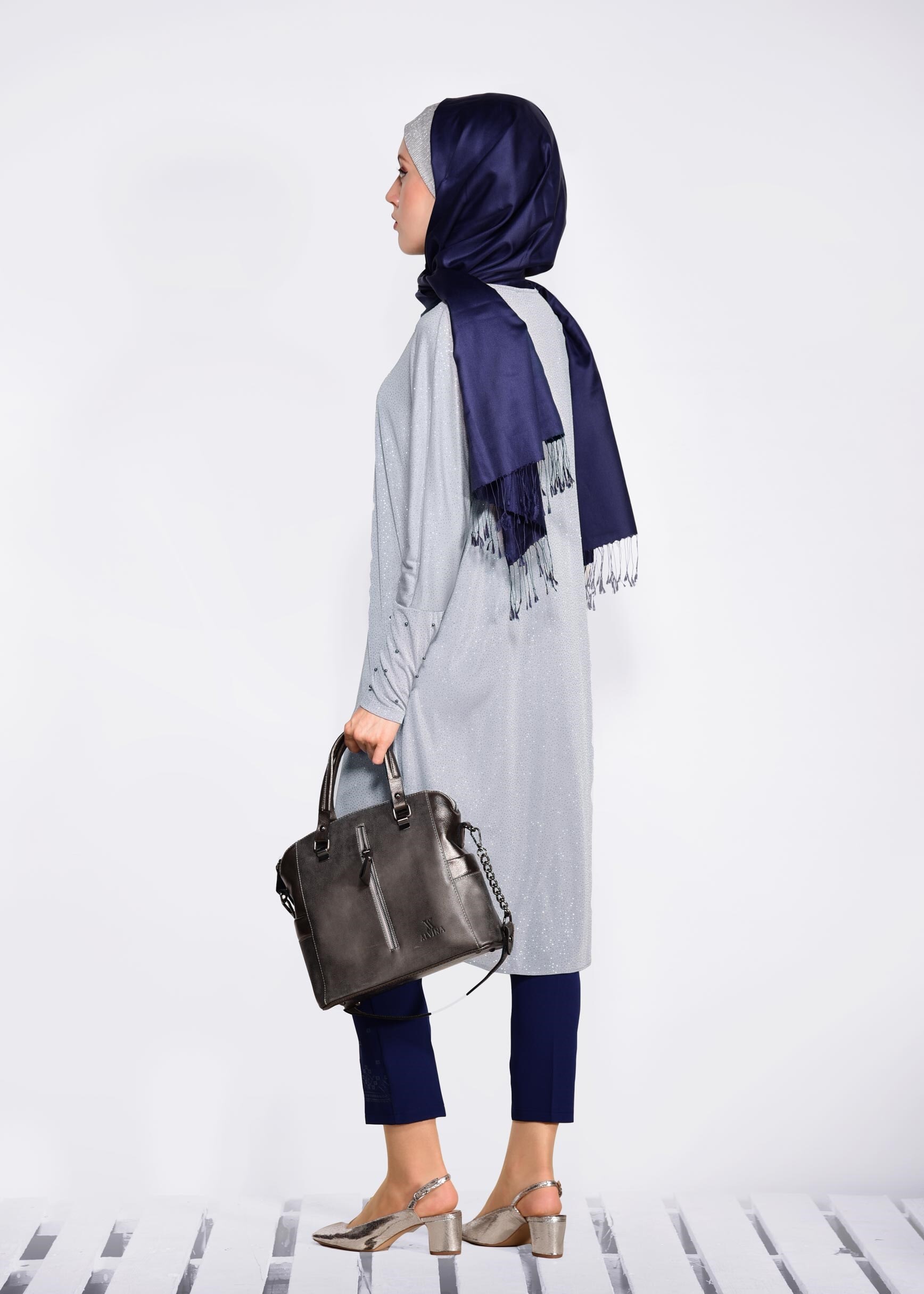 Tesettür giyim GRİ BONCUKLU PARILTILI TUNİK 4078