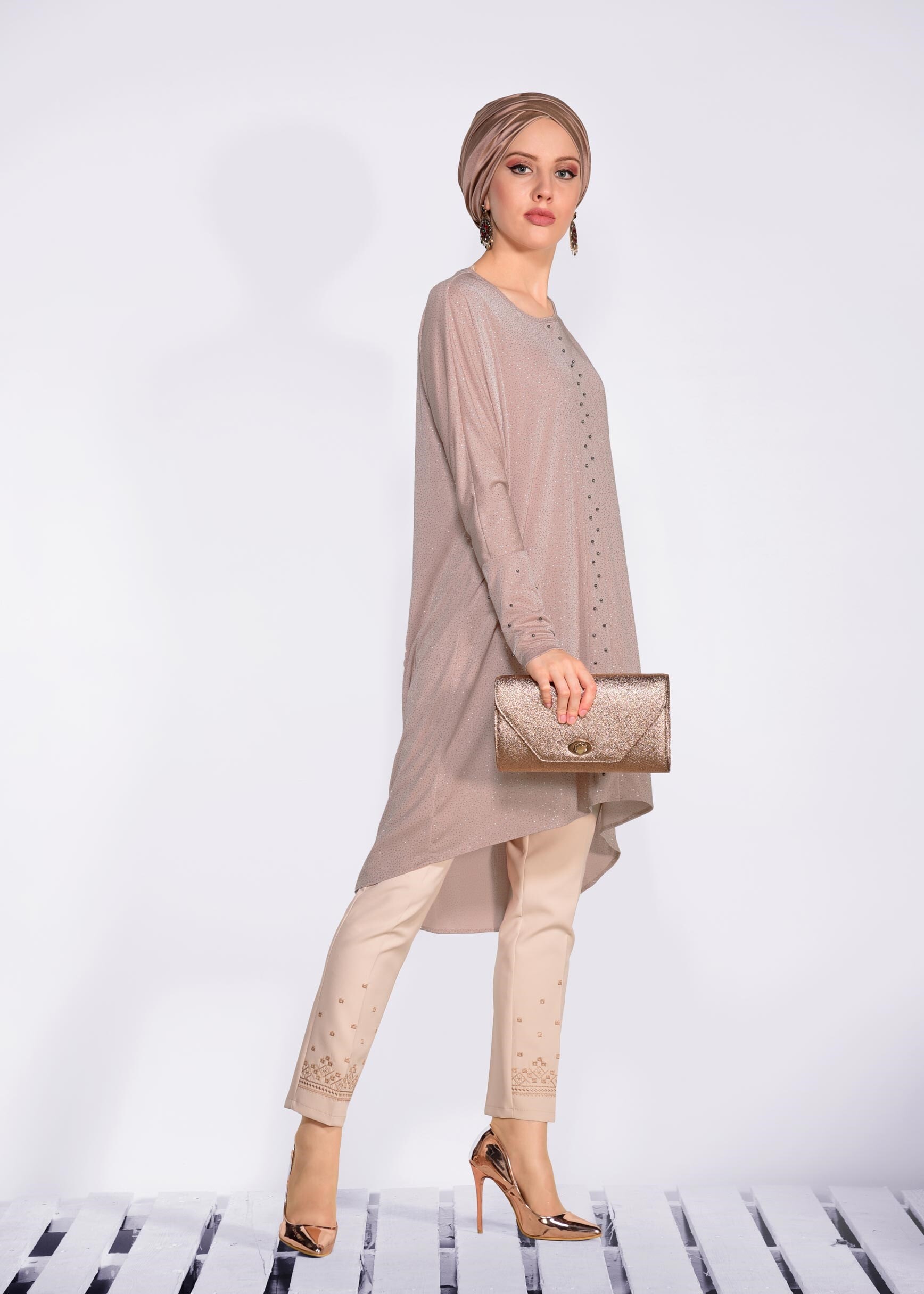 Tesettür giyim PUDRA BONCUKLU PARILTILI TUNİK 4078
