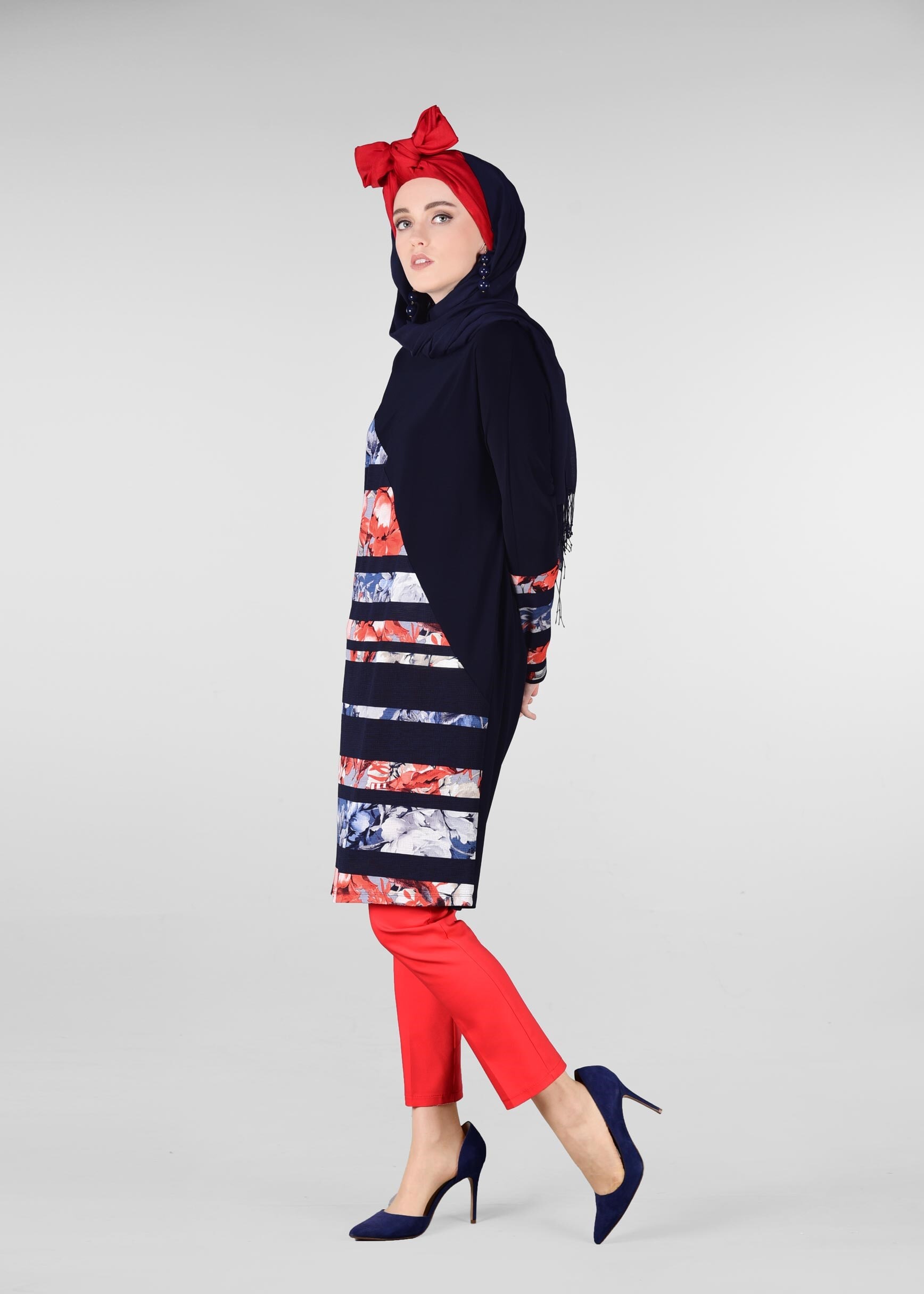 Tesettür giyim LACİVERT RENKLİ ÇİÇEK ŞERİTLİ TUNİK 4110 