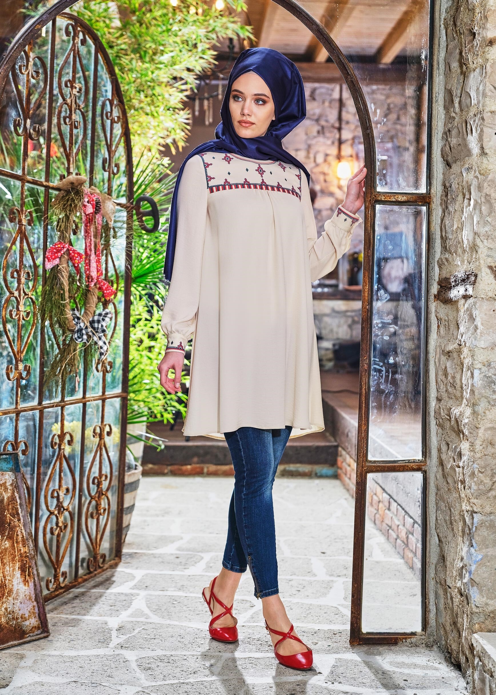 Tesettür giyim BEJ BASKILI SALAŞ TUNİK 4126