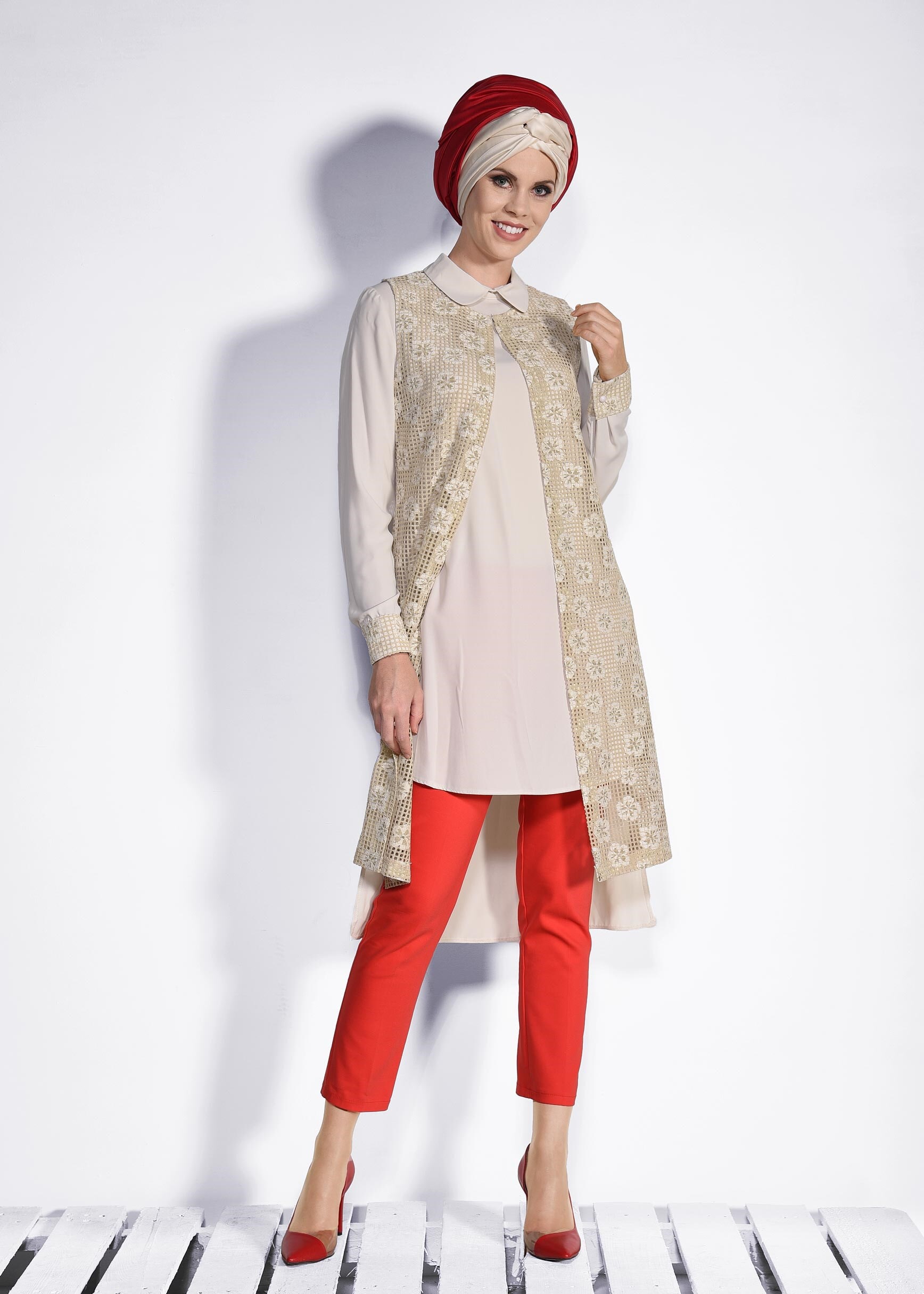 Tesettür giyim BEJ ÇİÇEK MOTİFLİ FİLELİ 2&prime;Lİ TUNİK 4133