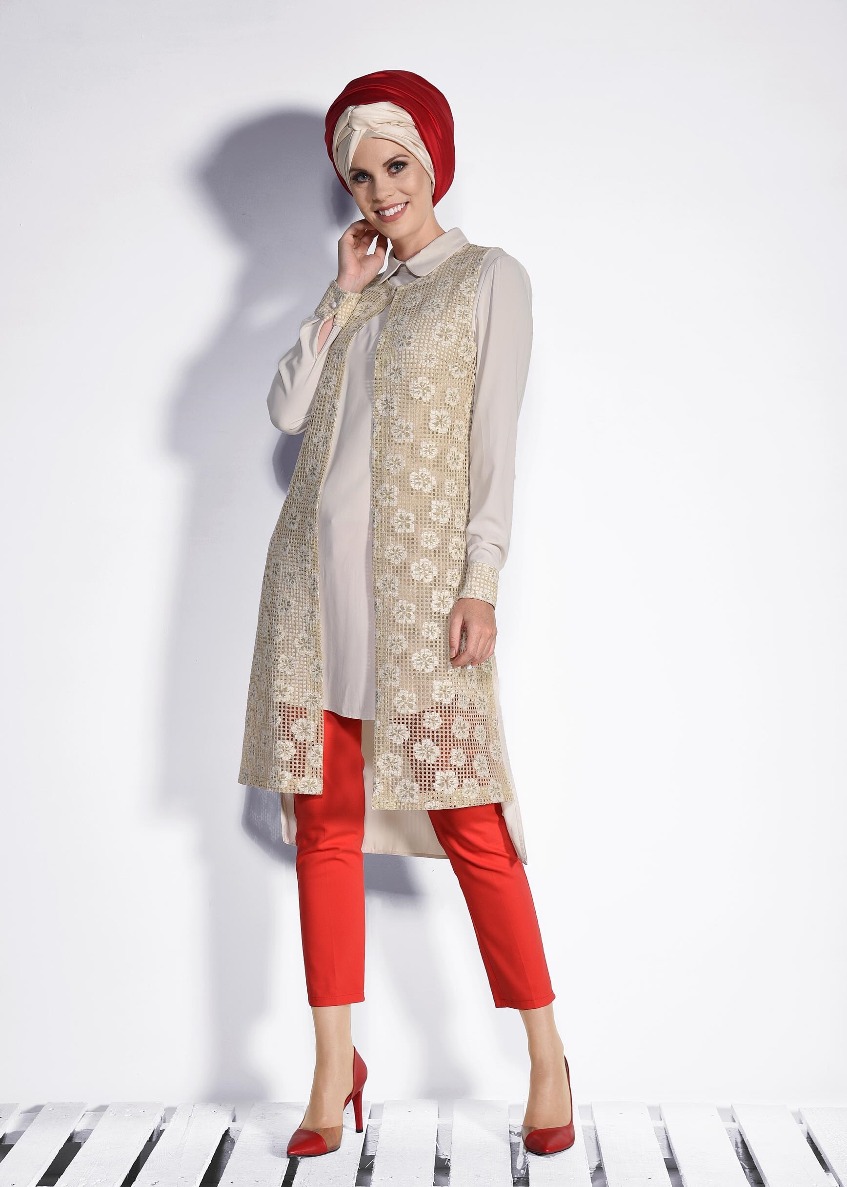 Tesettür giyim BEJ ÇİÇEK MOTİFLİ FİLELİ 2&prime;Lİ TUNİK 4133