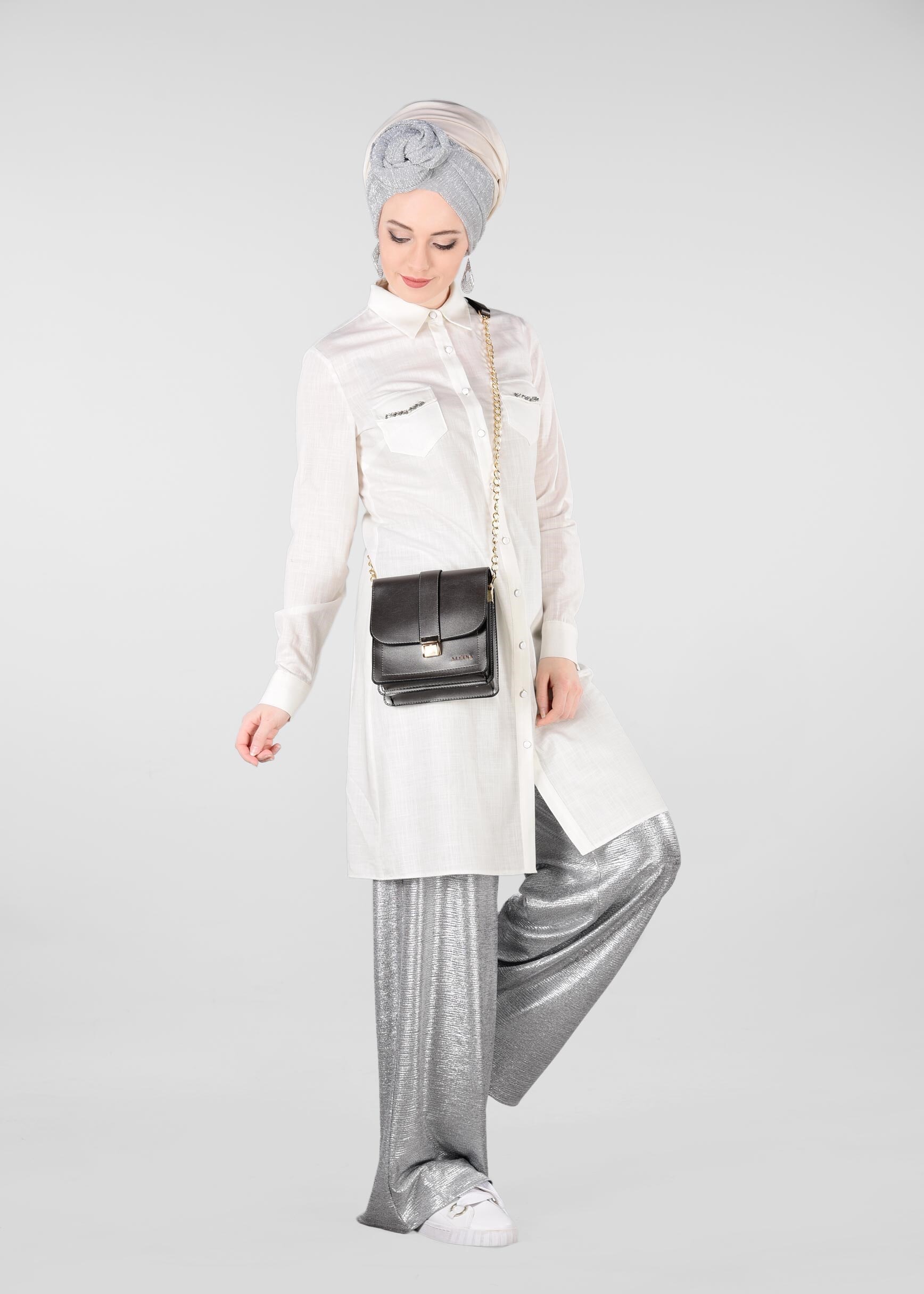 Tesettür giyim BEYAZ CEP DETAYI BONCUKLU TUNİK 4172