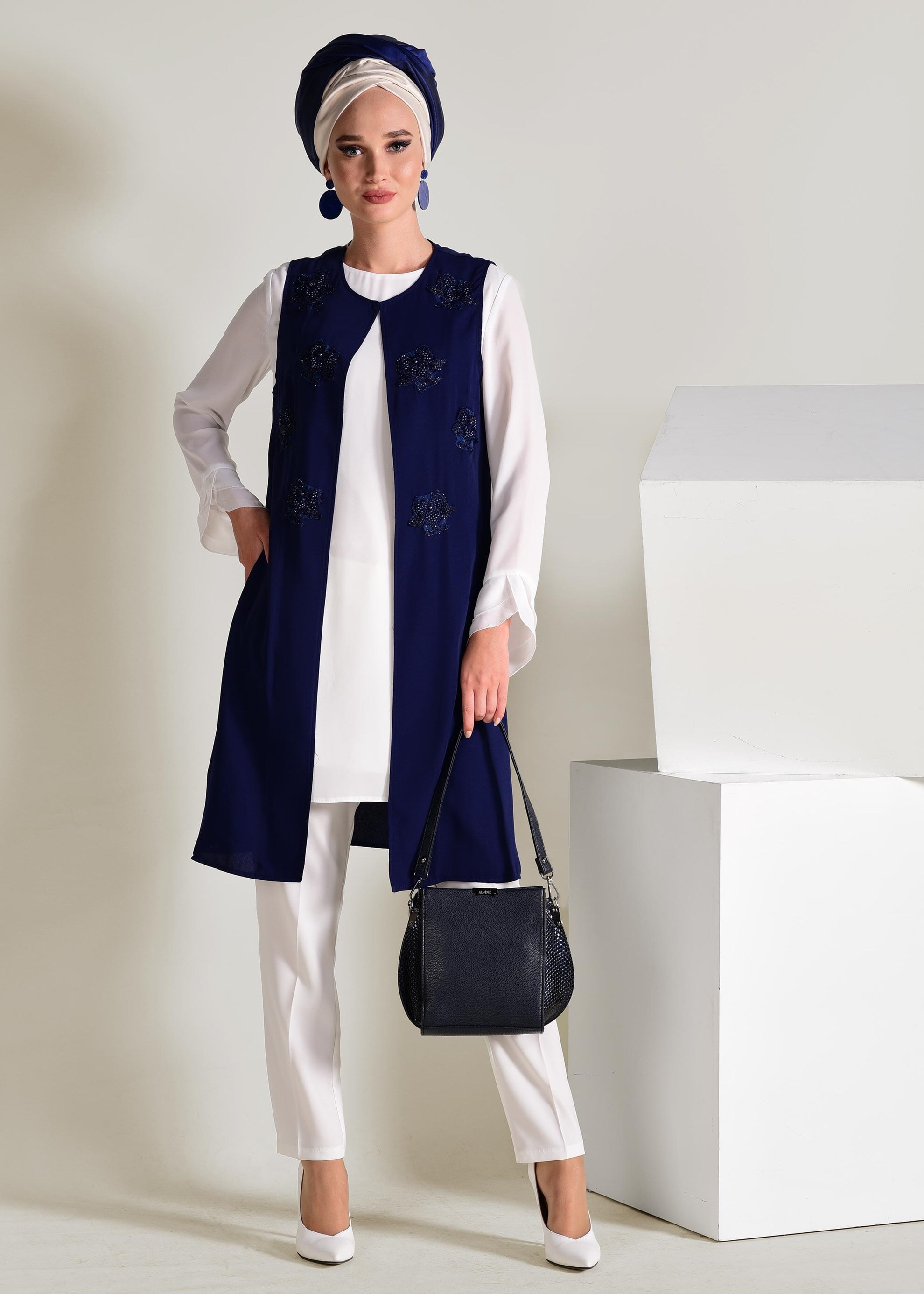 Tesettür giyim LACİVERT BONCUK GÜPÜR İŞLEMELİ 2&prime;Lİ TUNİK 4278