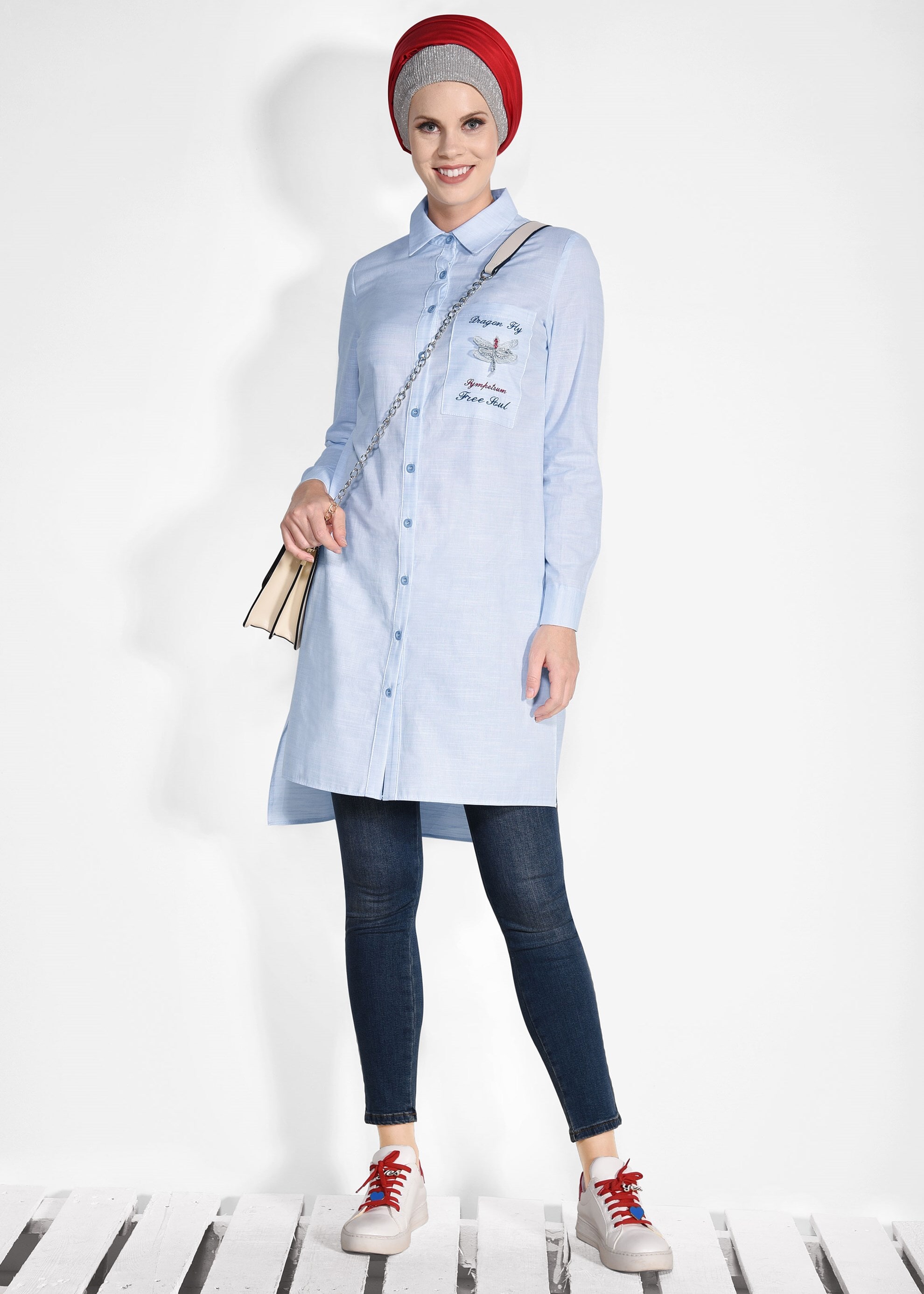 Tesettür giyim MAVİ ARMA VE YAZI DETAYLI TUNİK 4292