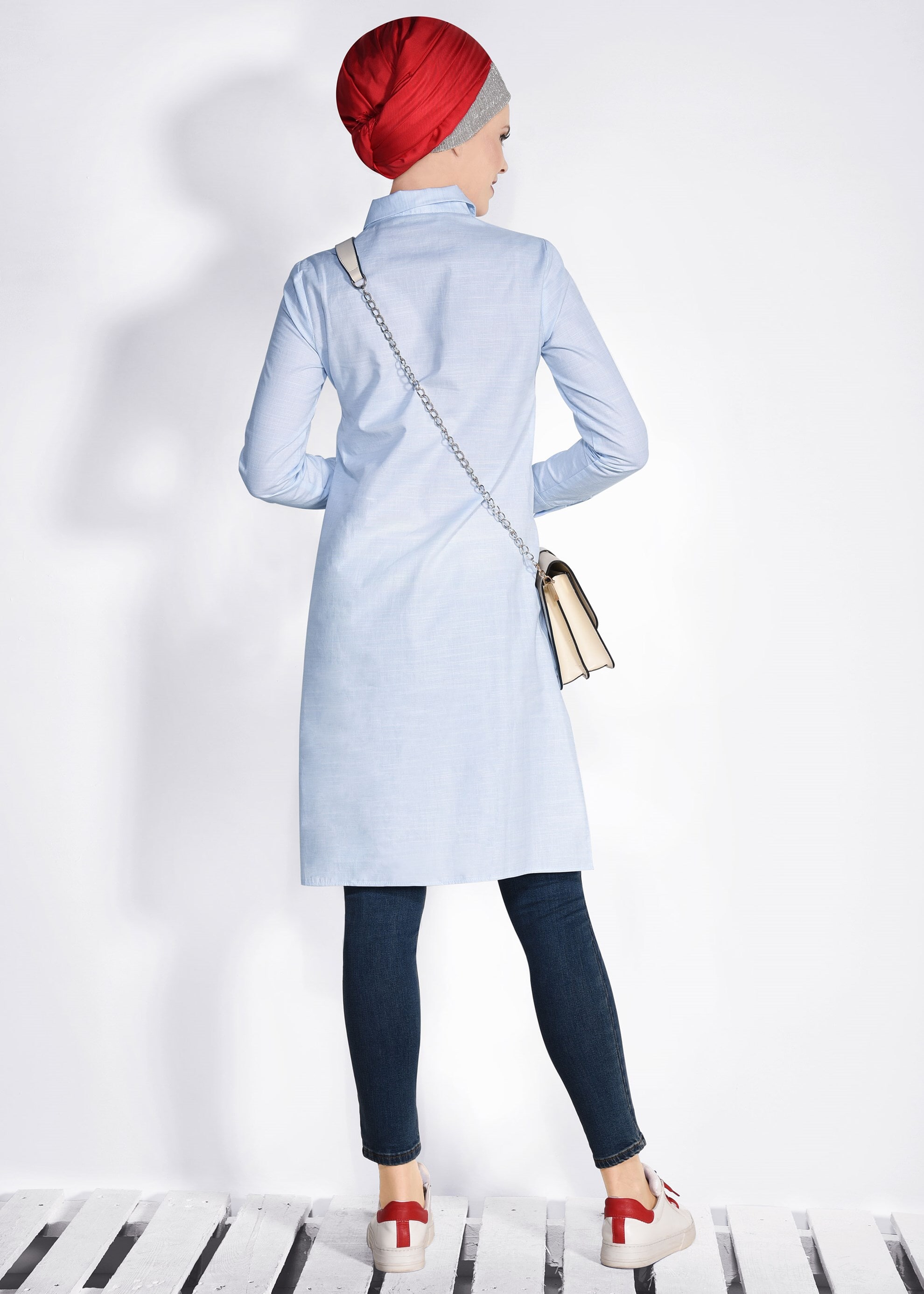 Tesettür giyim MAVİ ARMA VE YAZI DETAYLI TUNİK 4292