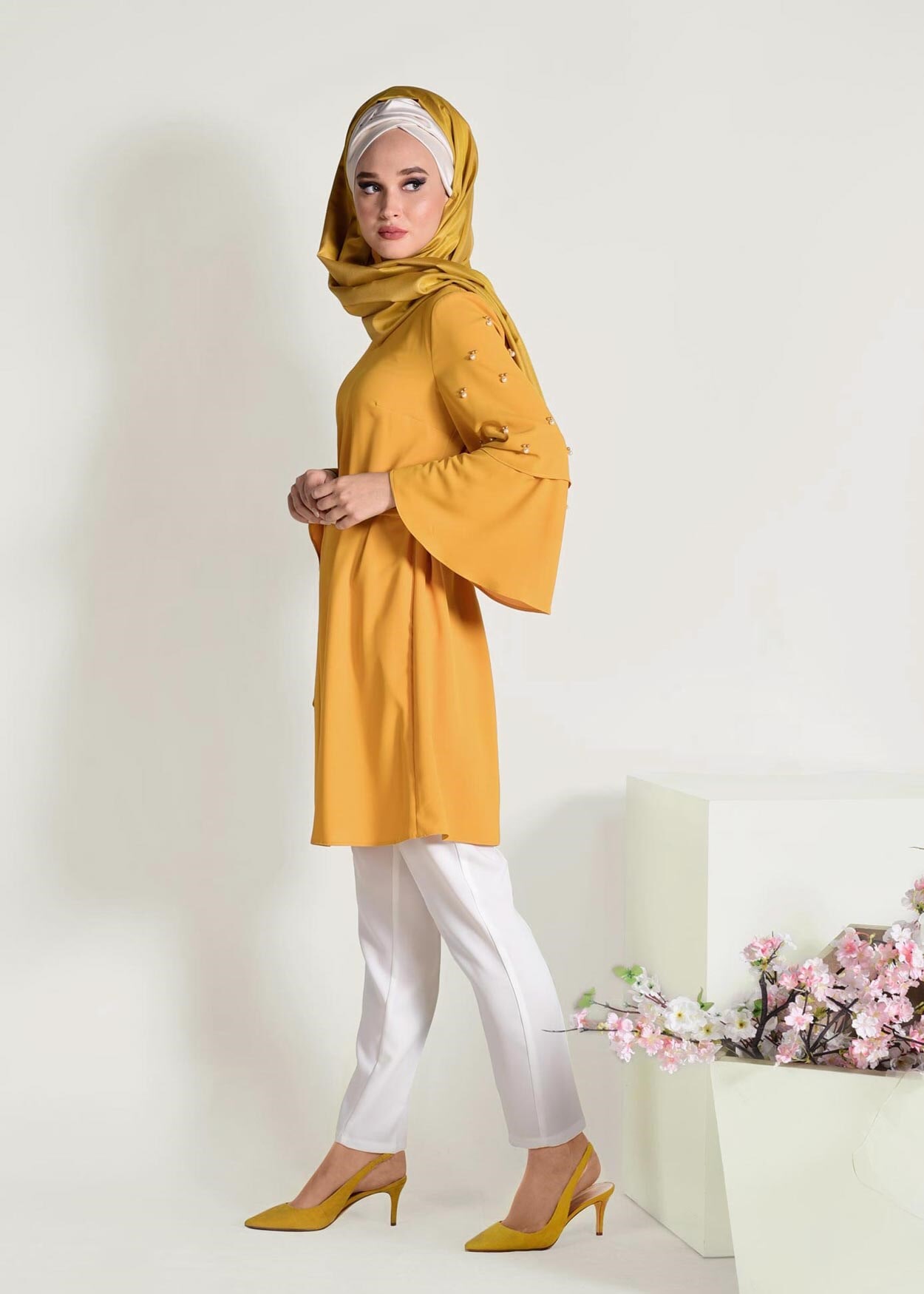 Tesettür giyim SARI GENİŞ KOLLU BONCUK DETAYLI TUNİK 4322