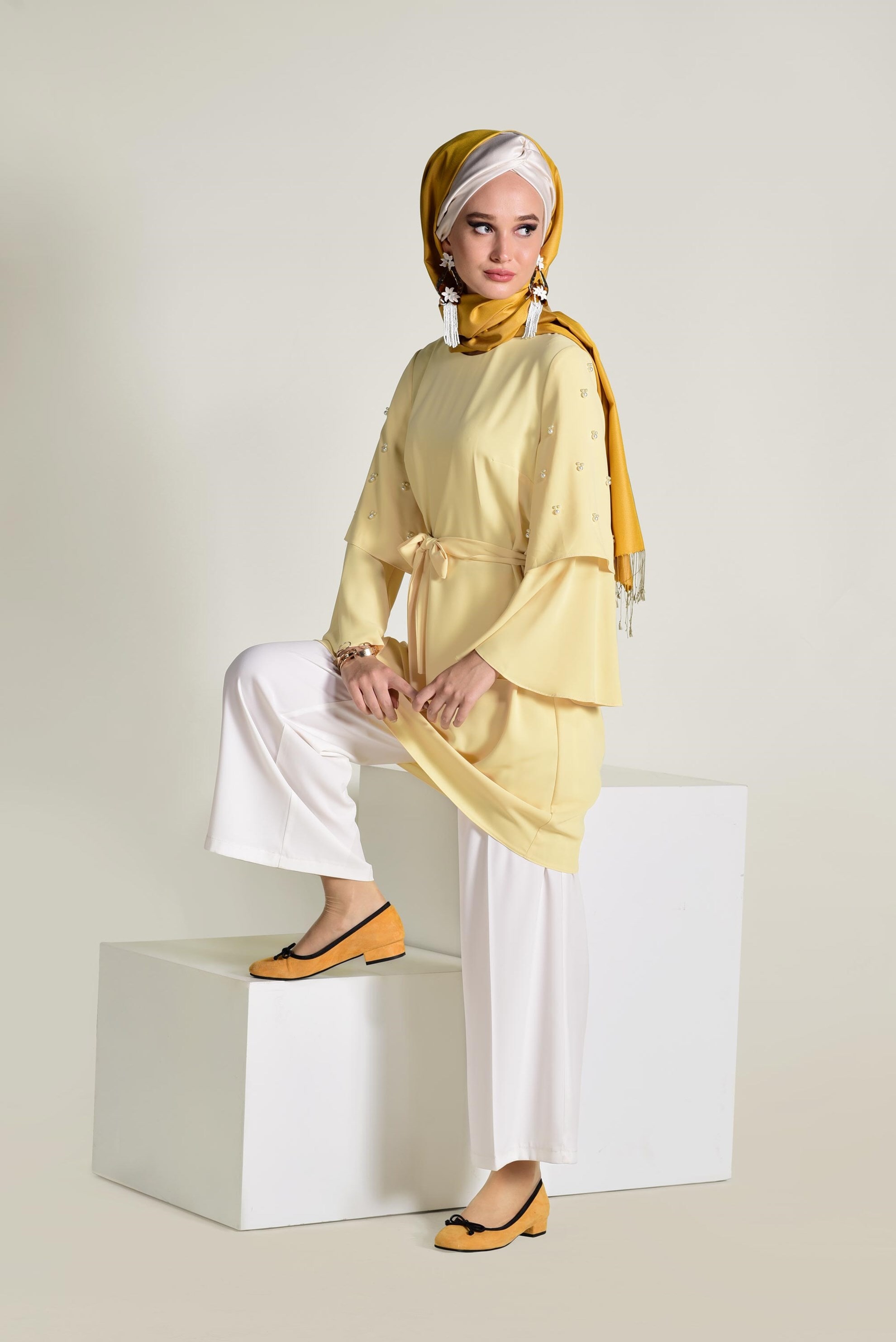 Tesettür giyim SARI GENİŞ KOLLU BONCUK DETAYLI TUNİK 4322