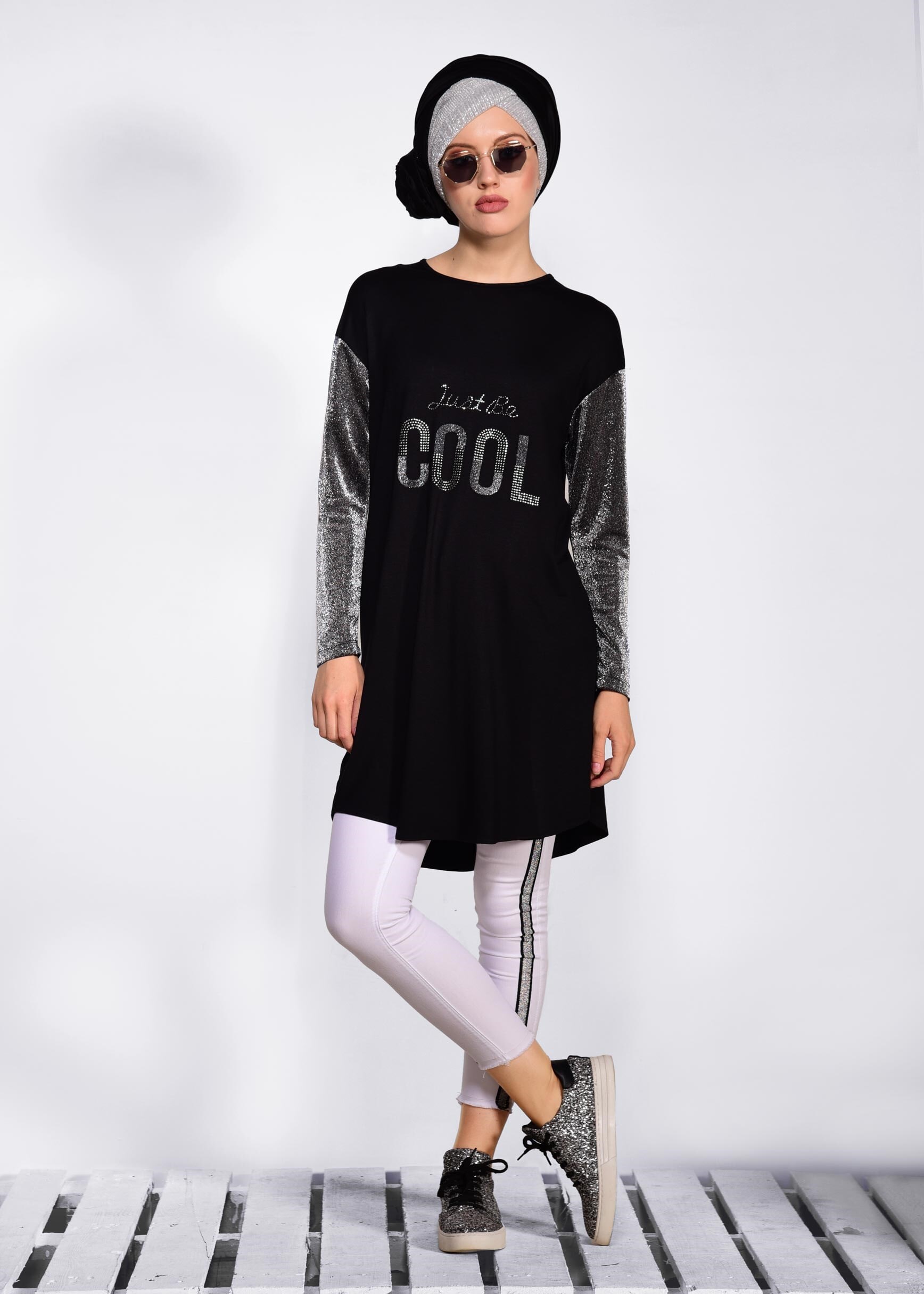 Tesettür giyim SİYAH KOL KISMI SİMLİ ÖRME TUNİK 4343