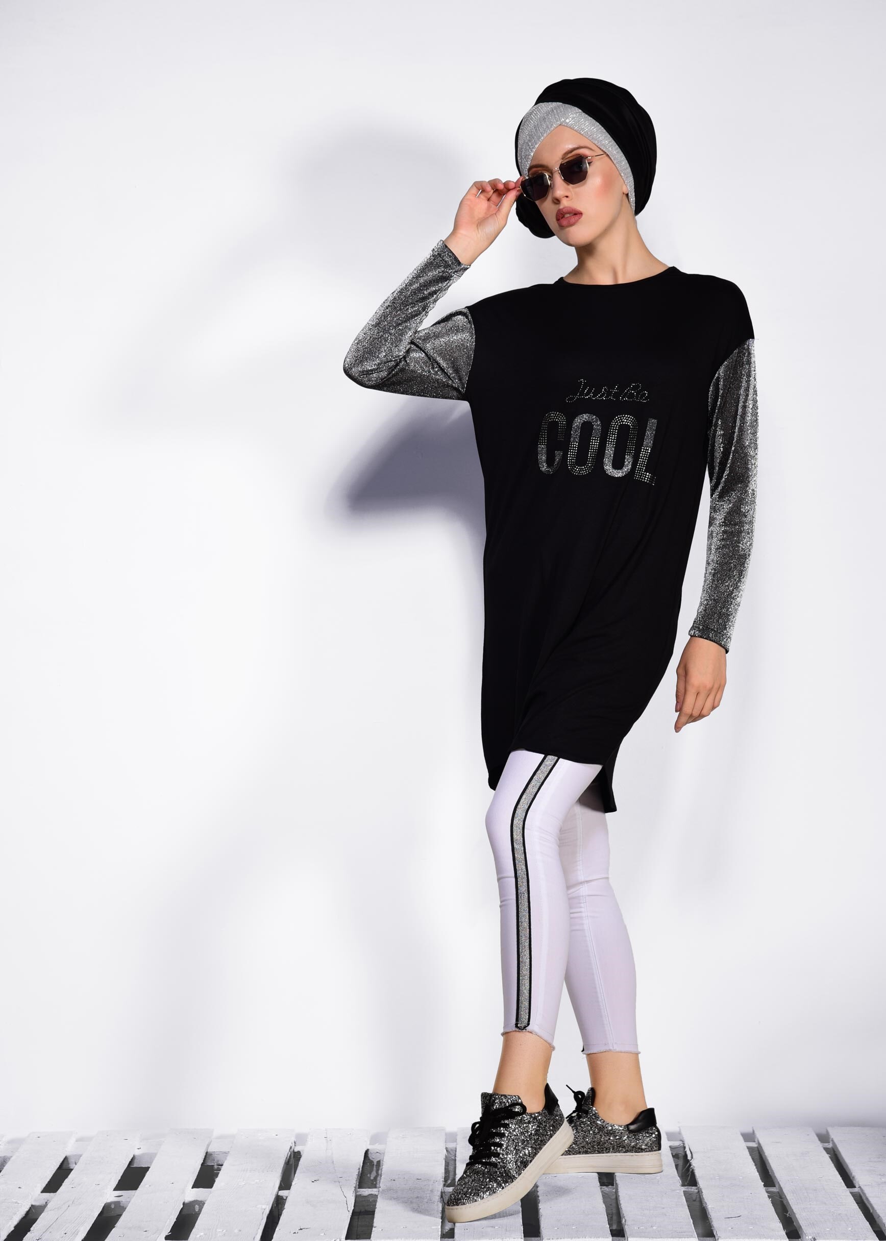 Tesettür giyim SİYAH KOL KISMI SİMLİ ÖRME TUNİK 4343