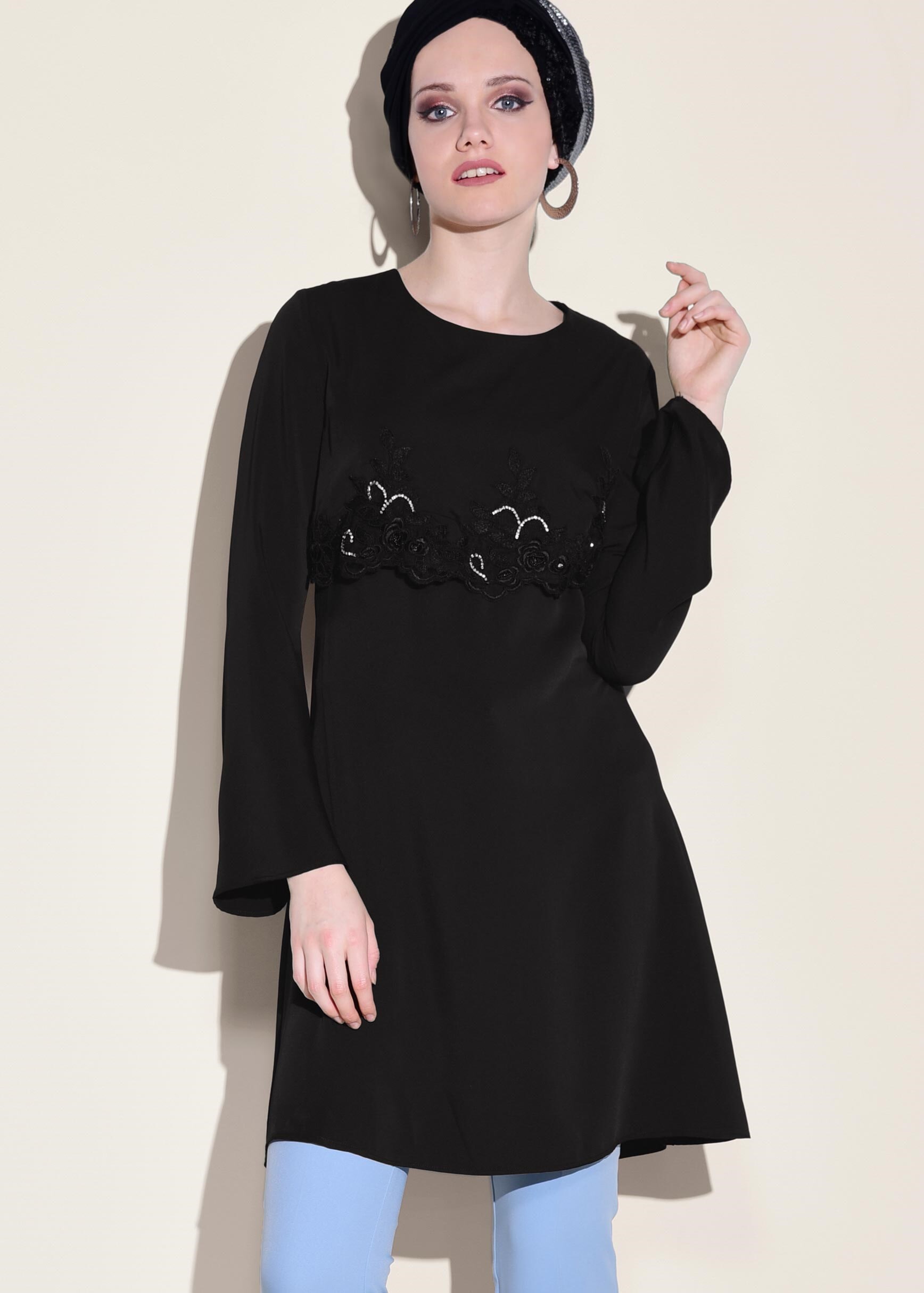 Tesettür giyim SİYAH NAKIŞ DETAYLI TUNİK 4430