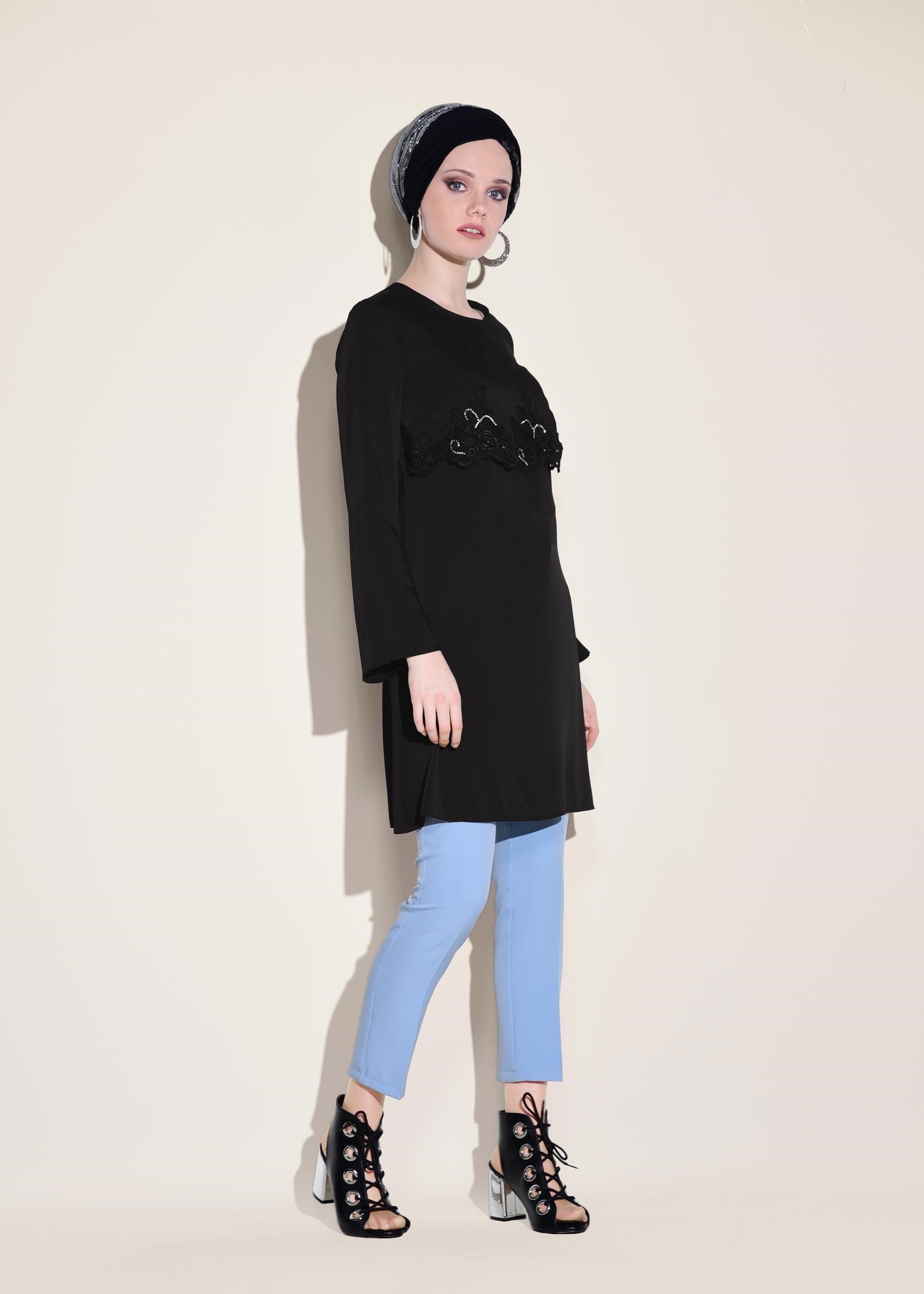 Tesettür giyim SİYAH NAKIŞ DETAYLI TUNİK 4430