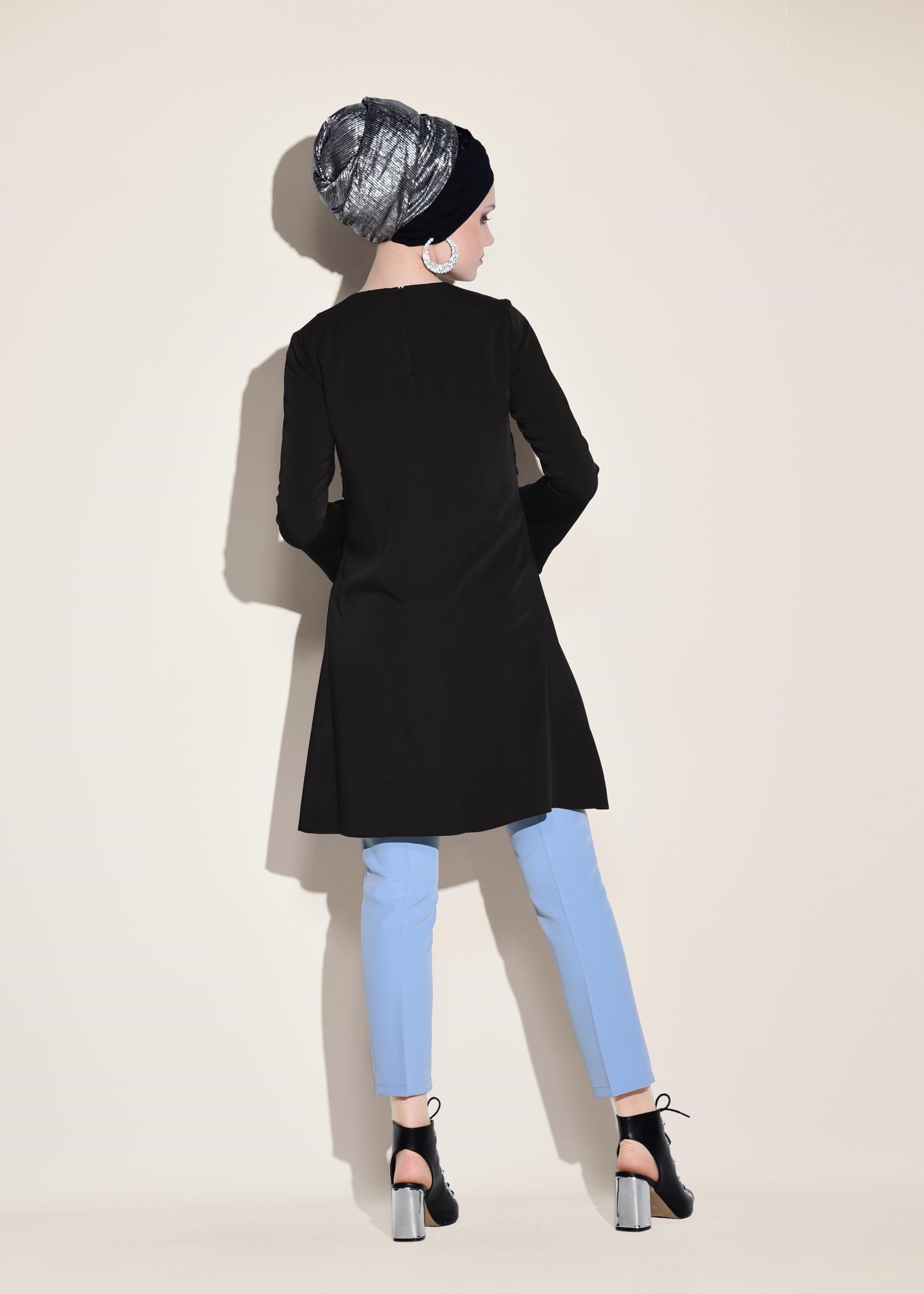 Tesettür giyim SİYAH NAKIŞ DETAYLI TUNİK 4430