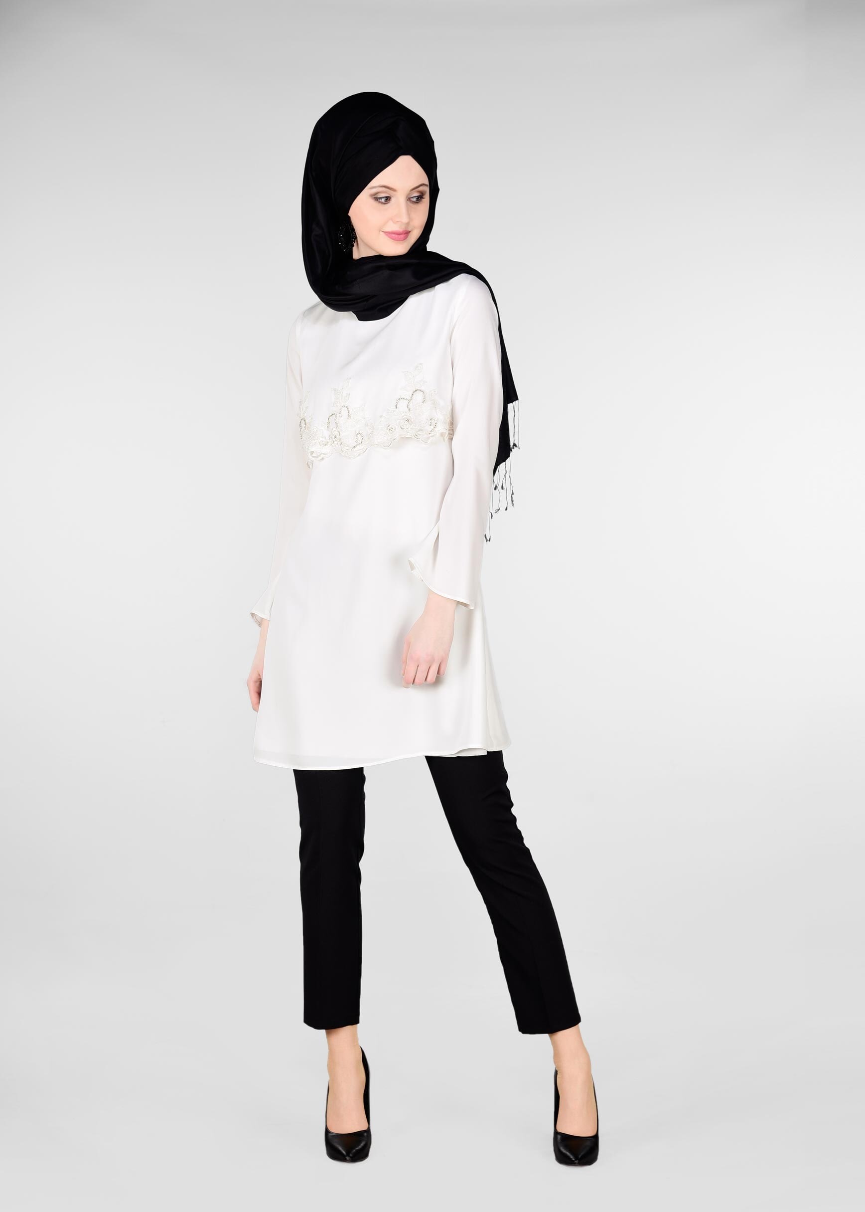 Tesettür giyim BEYAZ NAKIŞ DETAYLI TUNİK 4430