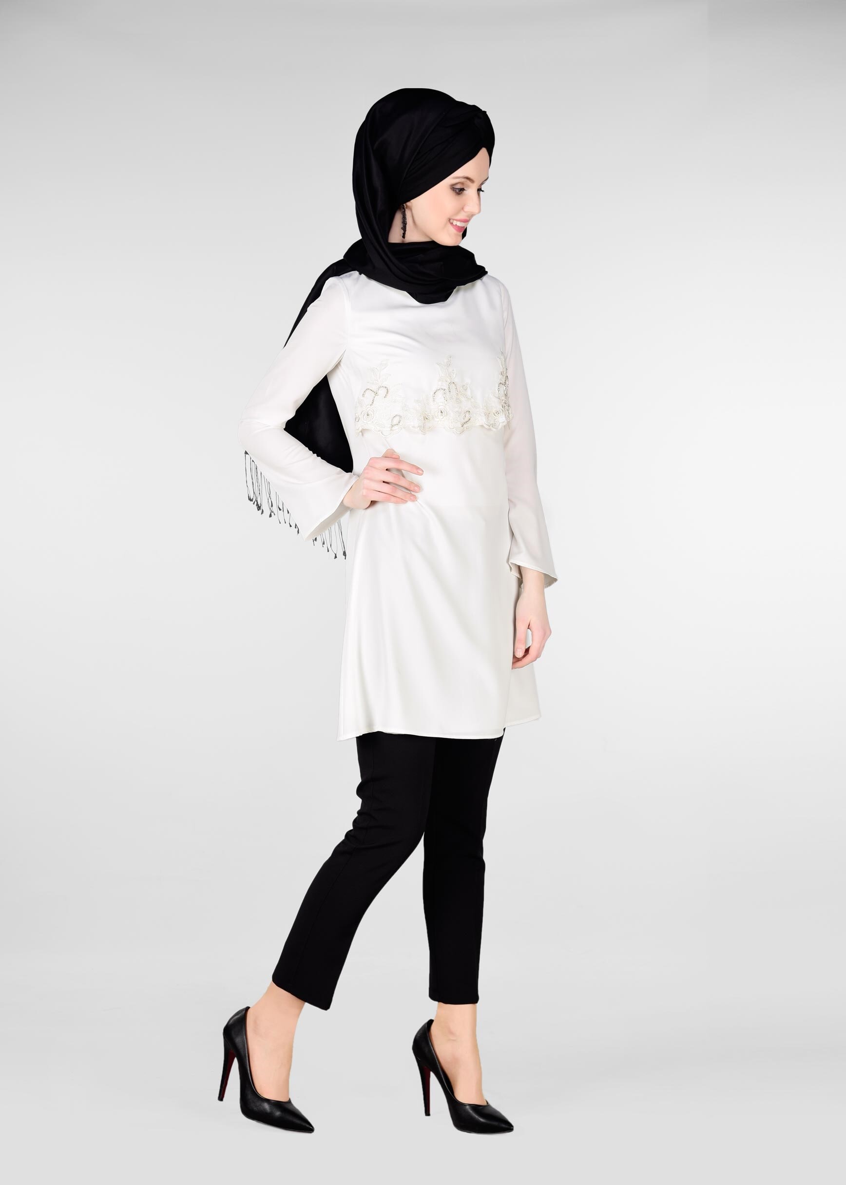 Tesettür giyim BEYAZ NAKIŞ DETAYLI TUNİK 4430