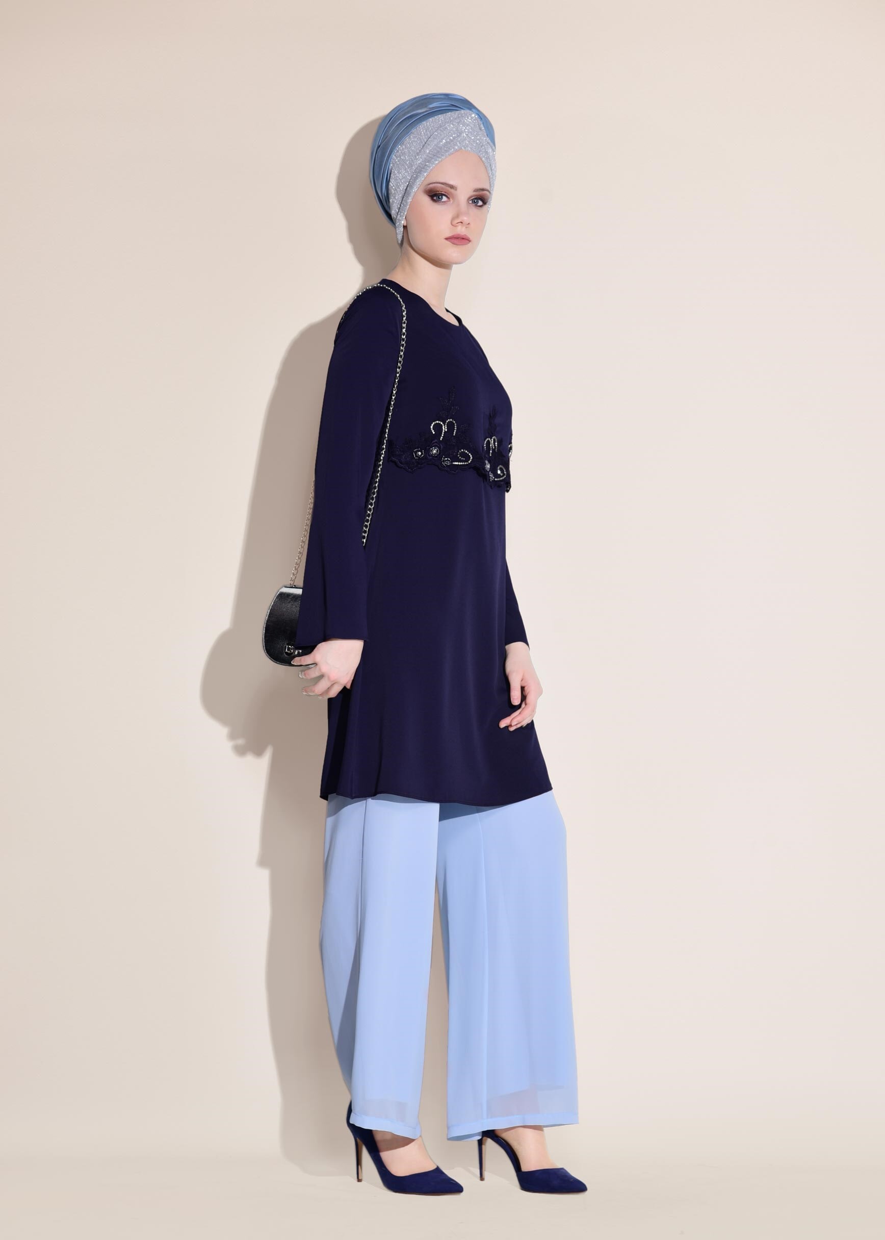 Tesettür giyim LACİVERT NAKIŞ DETAYLI TUNİK 4430