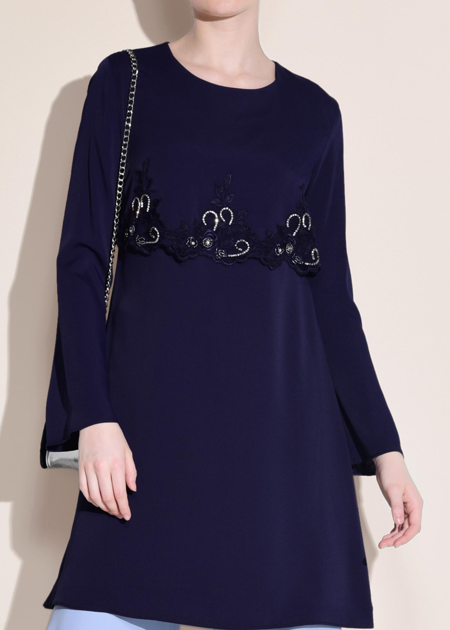 Tesettür giyim LACİVERT NAKIŞ DETAYLI TUNİK 4430