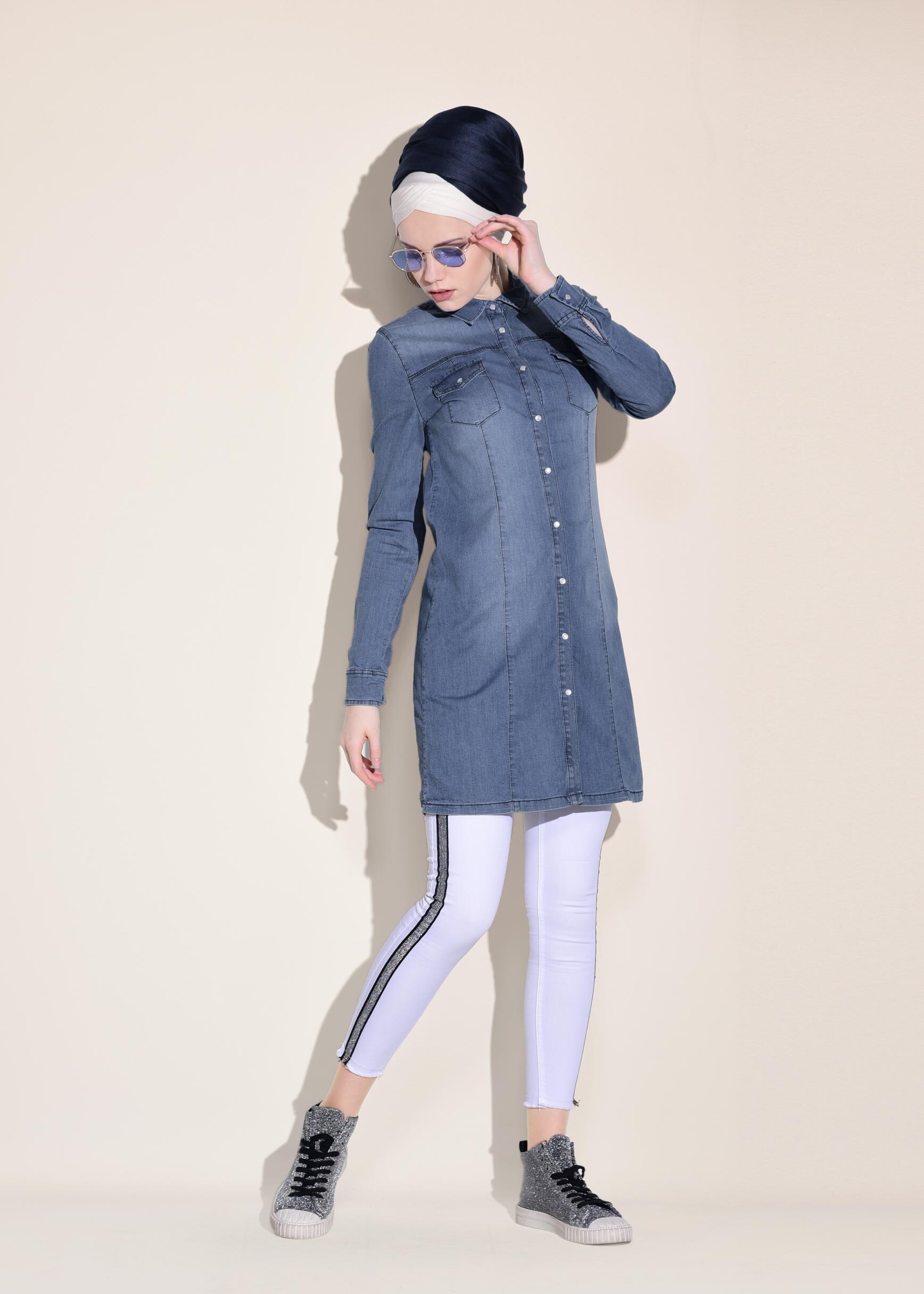 Tesettür giyim MAVİ ÇITÇITLI KOT TUNİK 4947