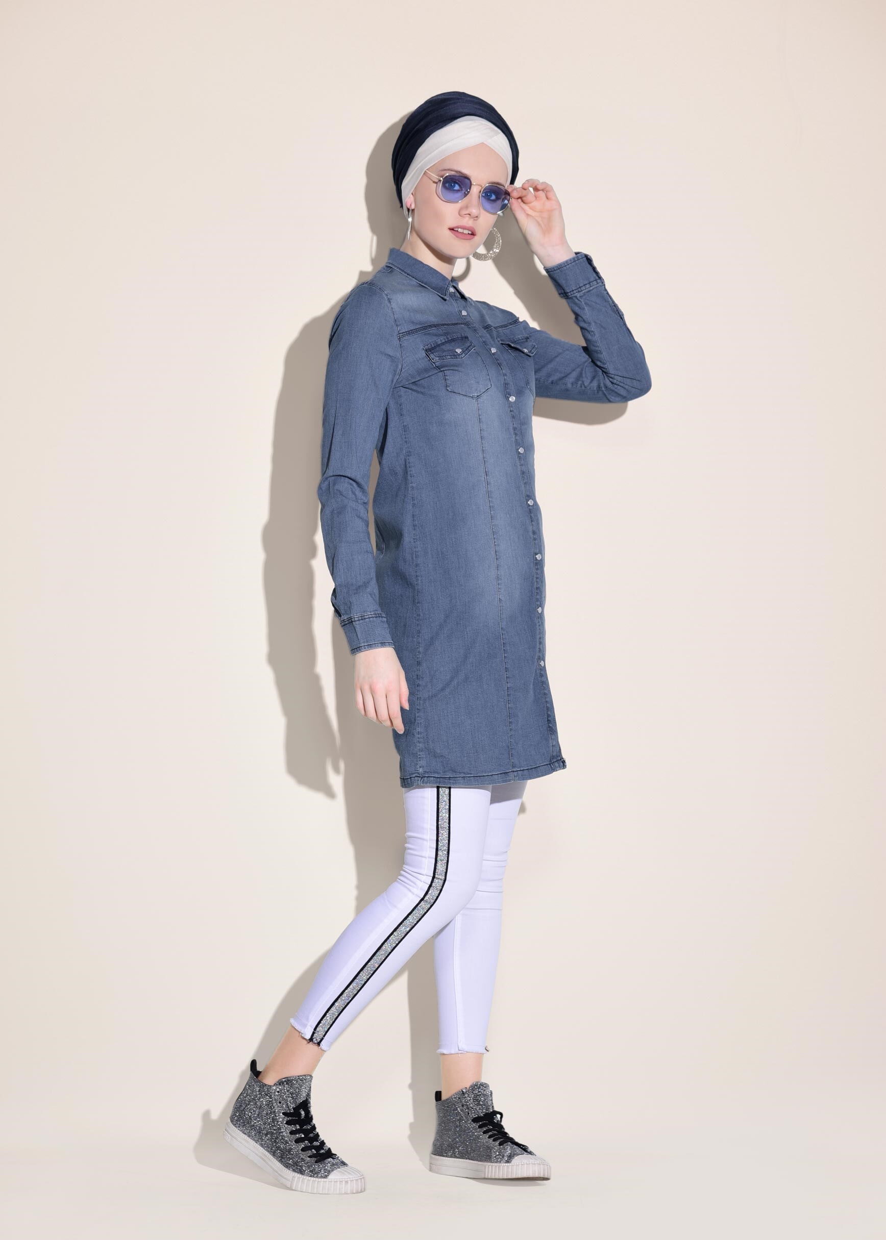 Tesettür giyim MAVİ ÇITÇITLI KOT TUNİK 4947