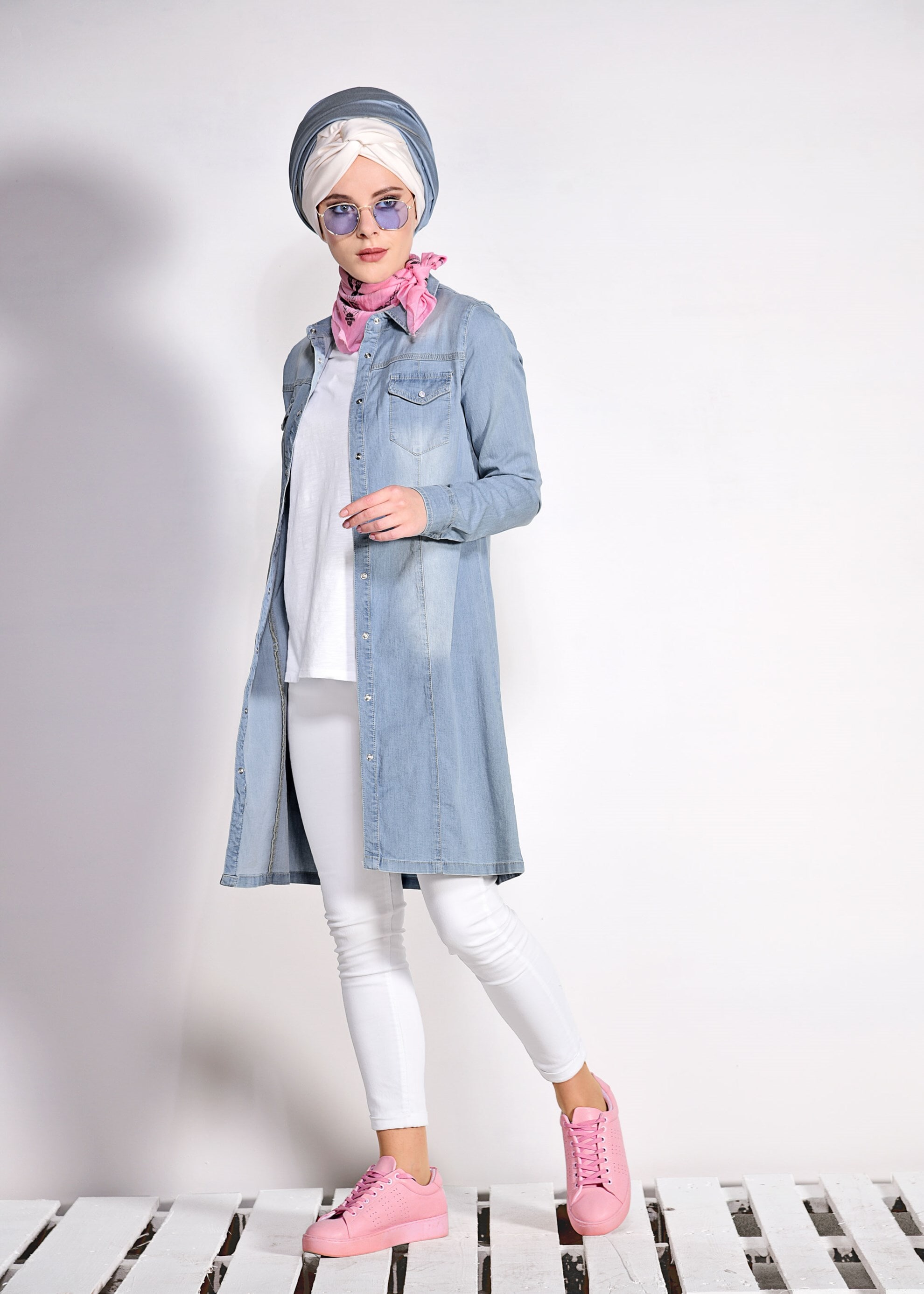 Tesettür giyim MAVİ ÇITÇITLI KOT TUNİK 4947