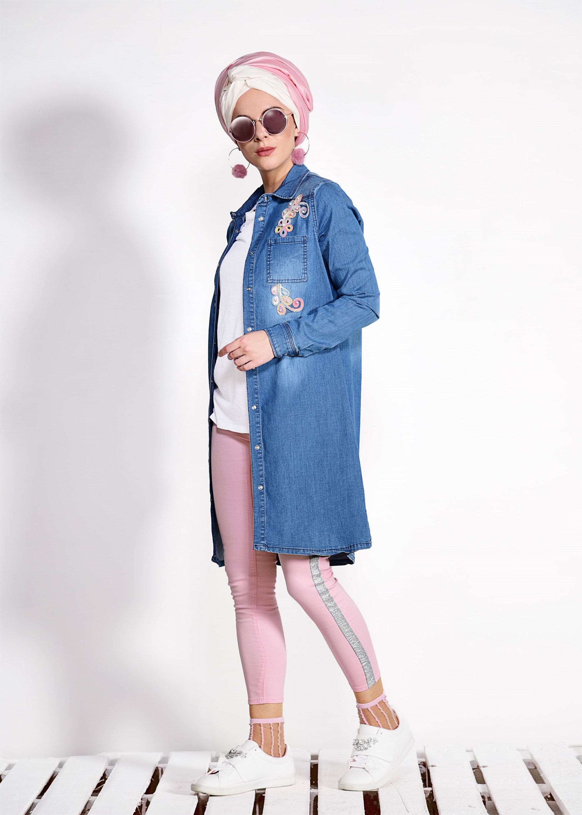 Tesettür giyim MAVİ NAKIŞLI KOT TUNİK 4948