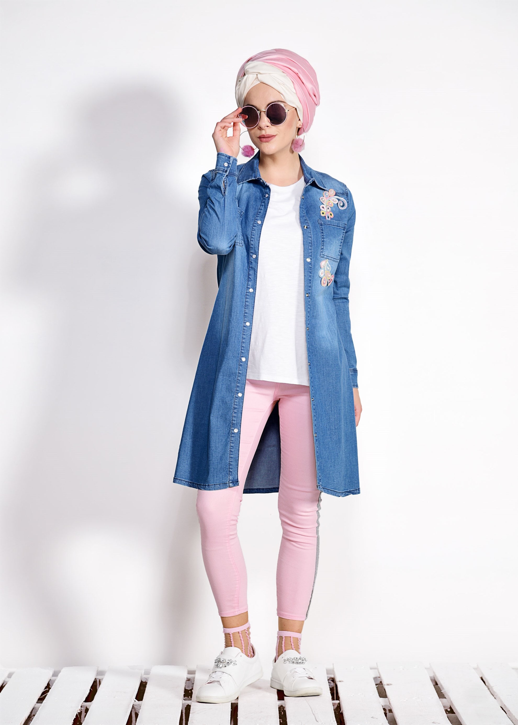 Tesettür giyim MAVİ NAKIŞLI KOT TUNİK 4948