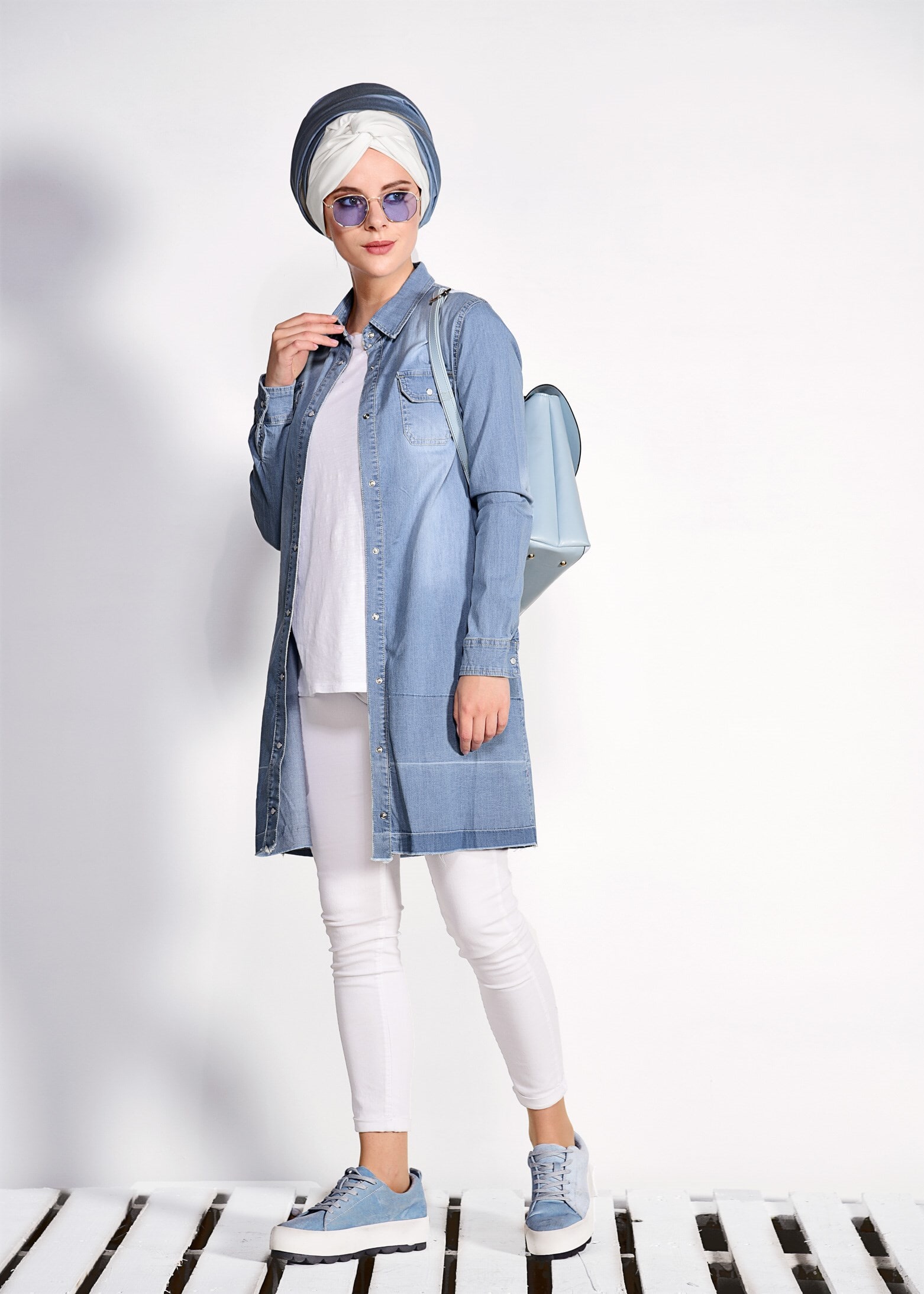 Tesettür giyim MAVİ CEP DETAYLI ÇITÇITLI DENİM TUNİK  4951