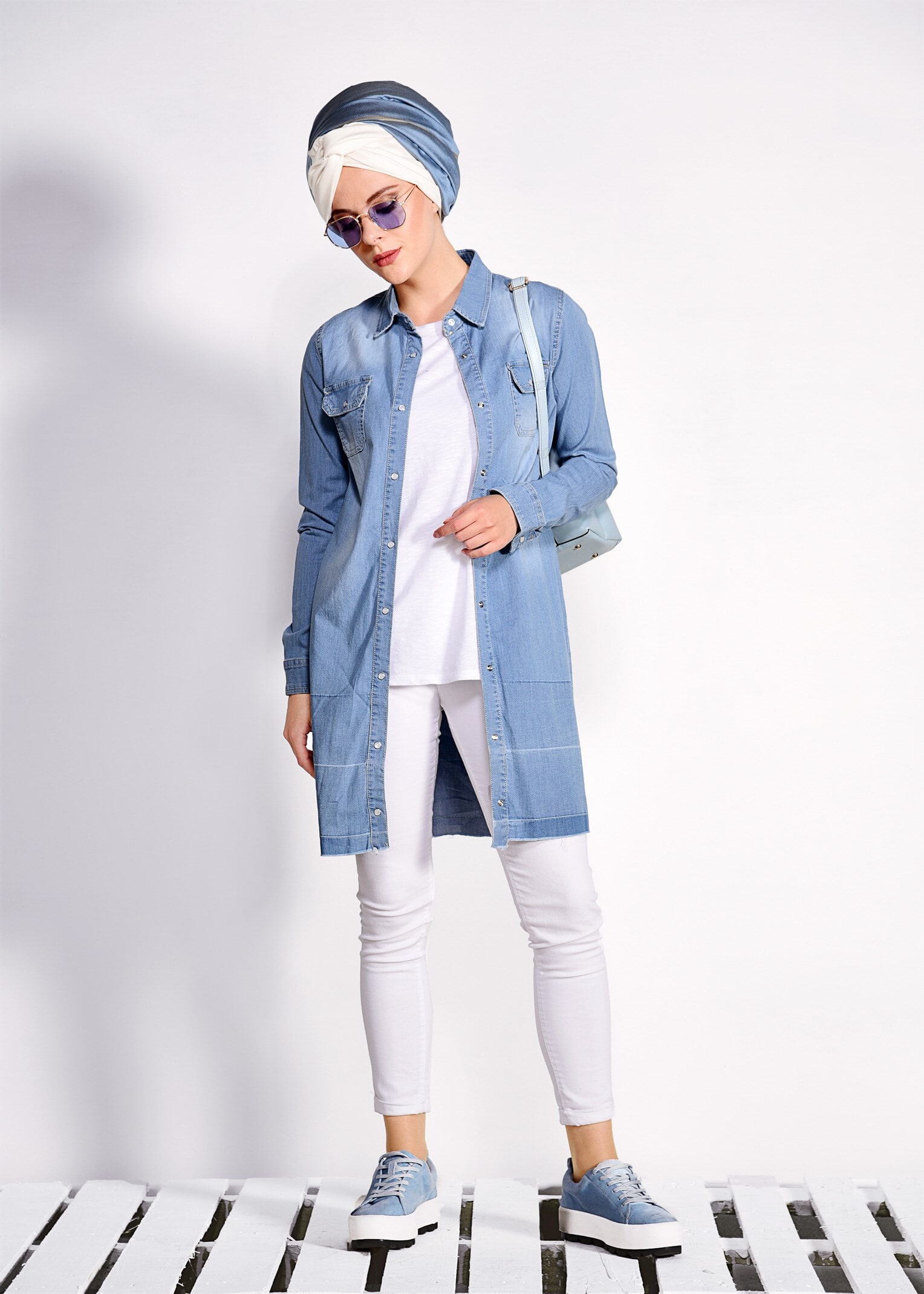 Tesettür giyim MAVİ CEP DETAYLI ÇITÇITLI DENİM TUNİK  4951