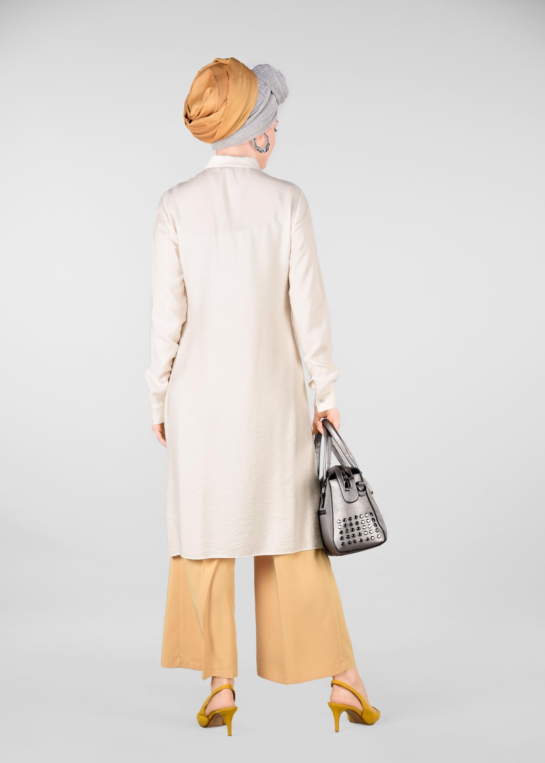 Tesettür giyim BEYAZ CEP DETAYI PULLU TUNİK 4968