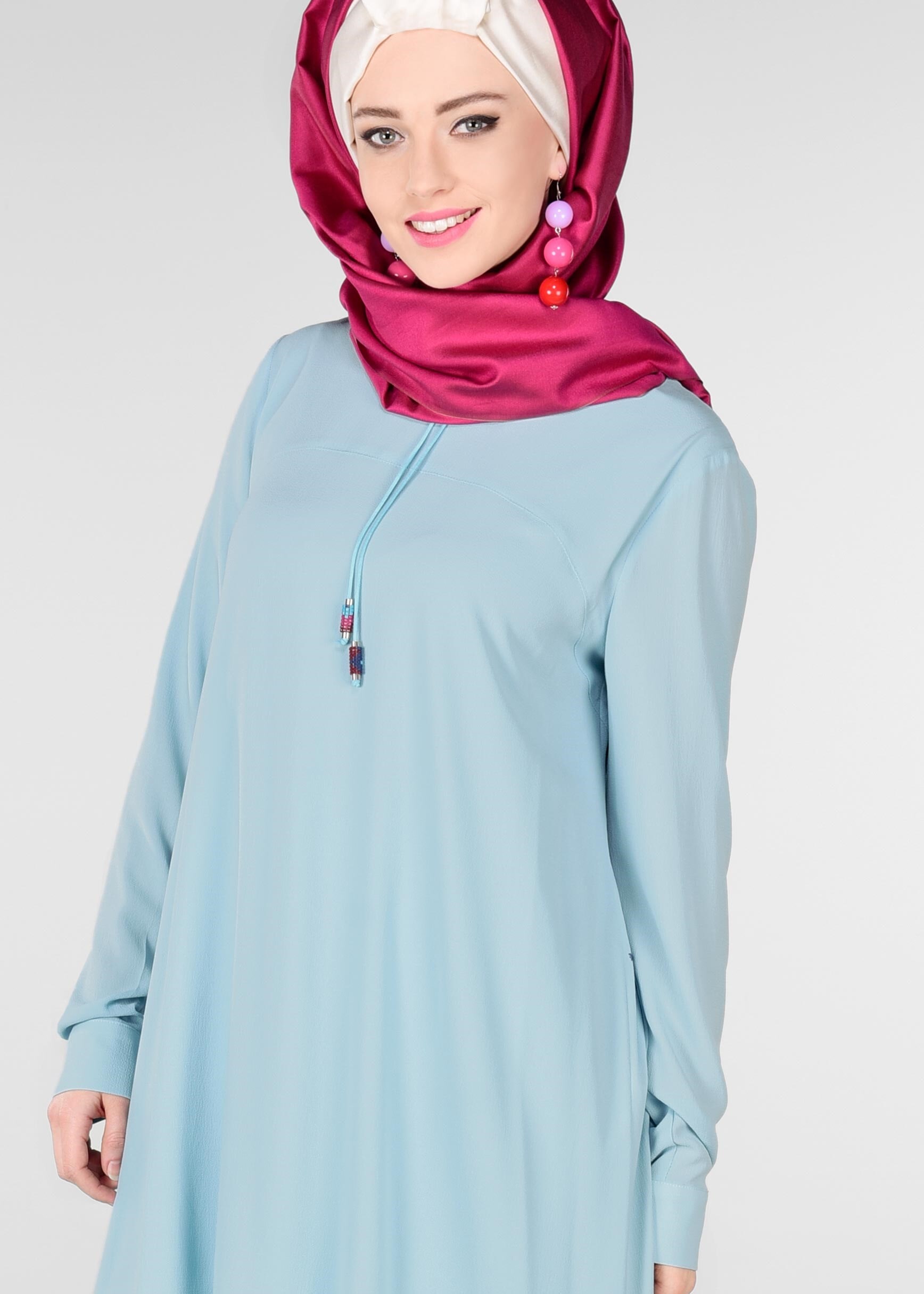 Tesettür giyim MAVİ SIRT KISMI ÇİÇEK BASKILI TUNİK 4996