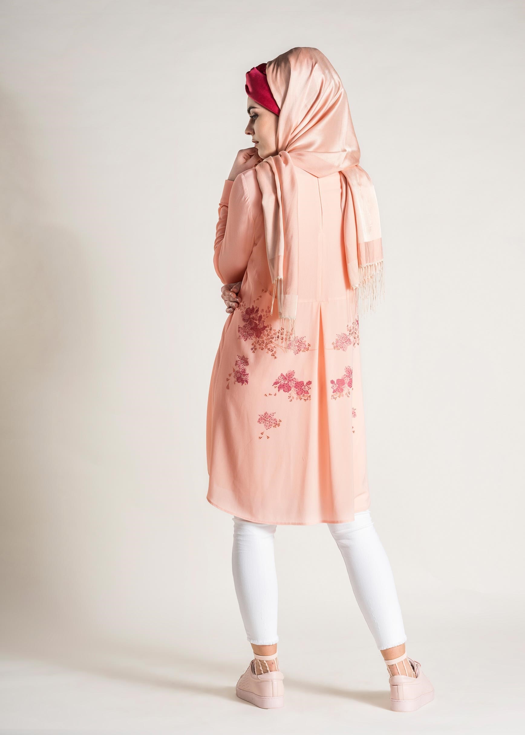 Tesettür giyim PUDRA SIRT KISMI ÇİÇEK BASKILI TUNİK 4996