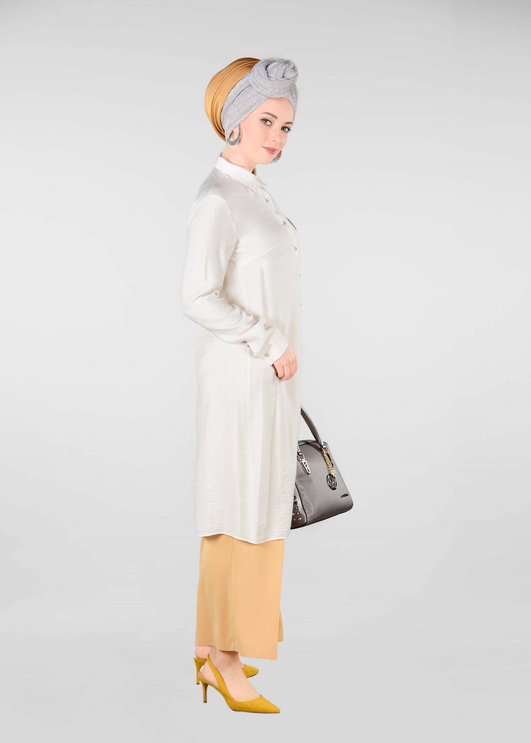 Tesettür giyim EKRU CEP DETAYI PULLU TUNİK 4968-1