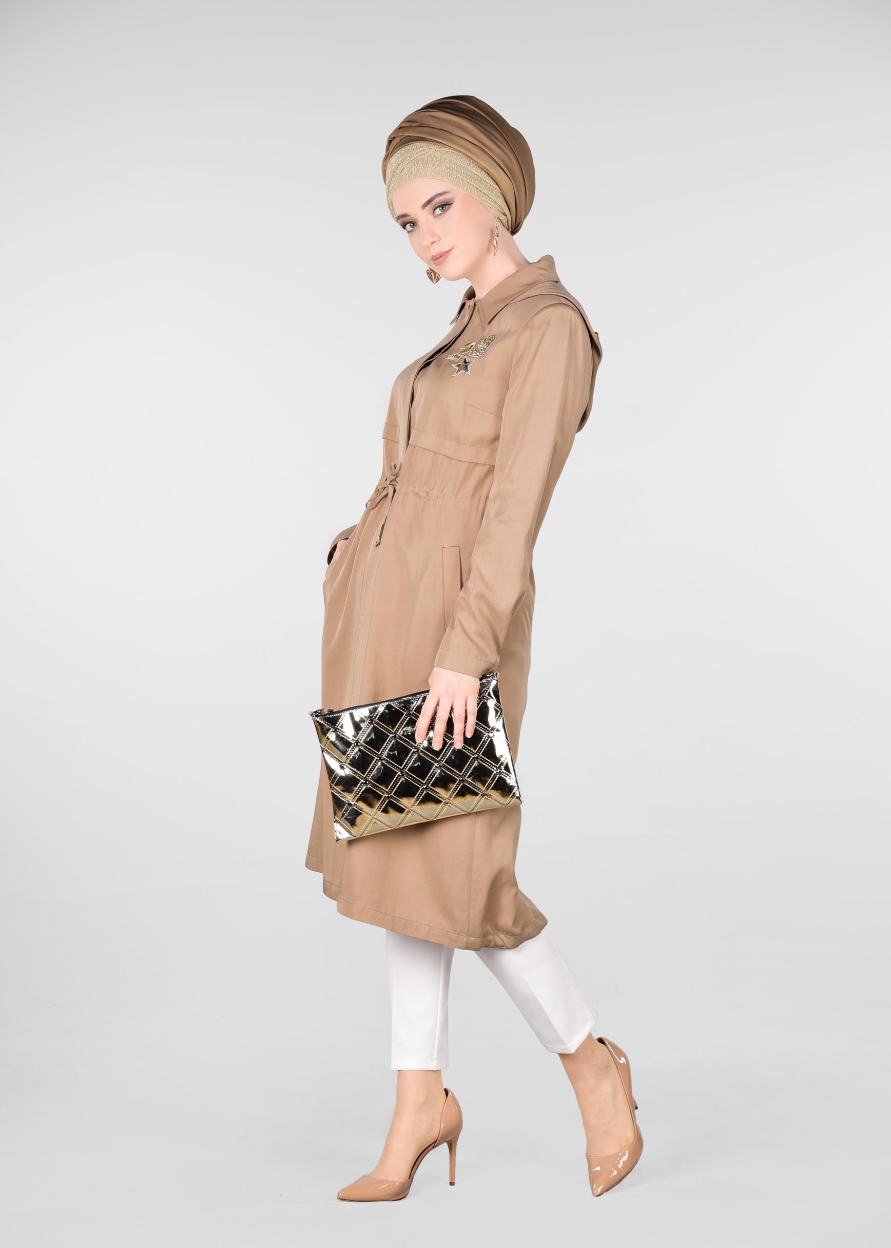 Tesettür giyim KAHVE BEL KISMI BÜZGÜLÜ ARMALI TRENÇKOT 1191