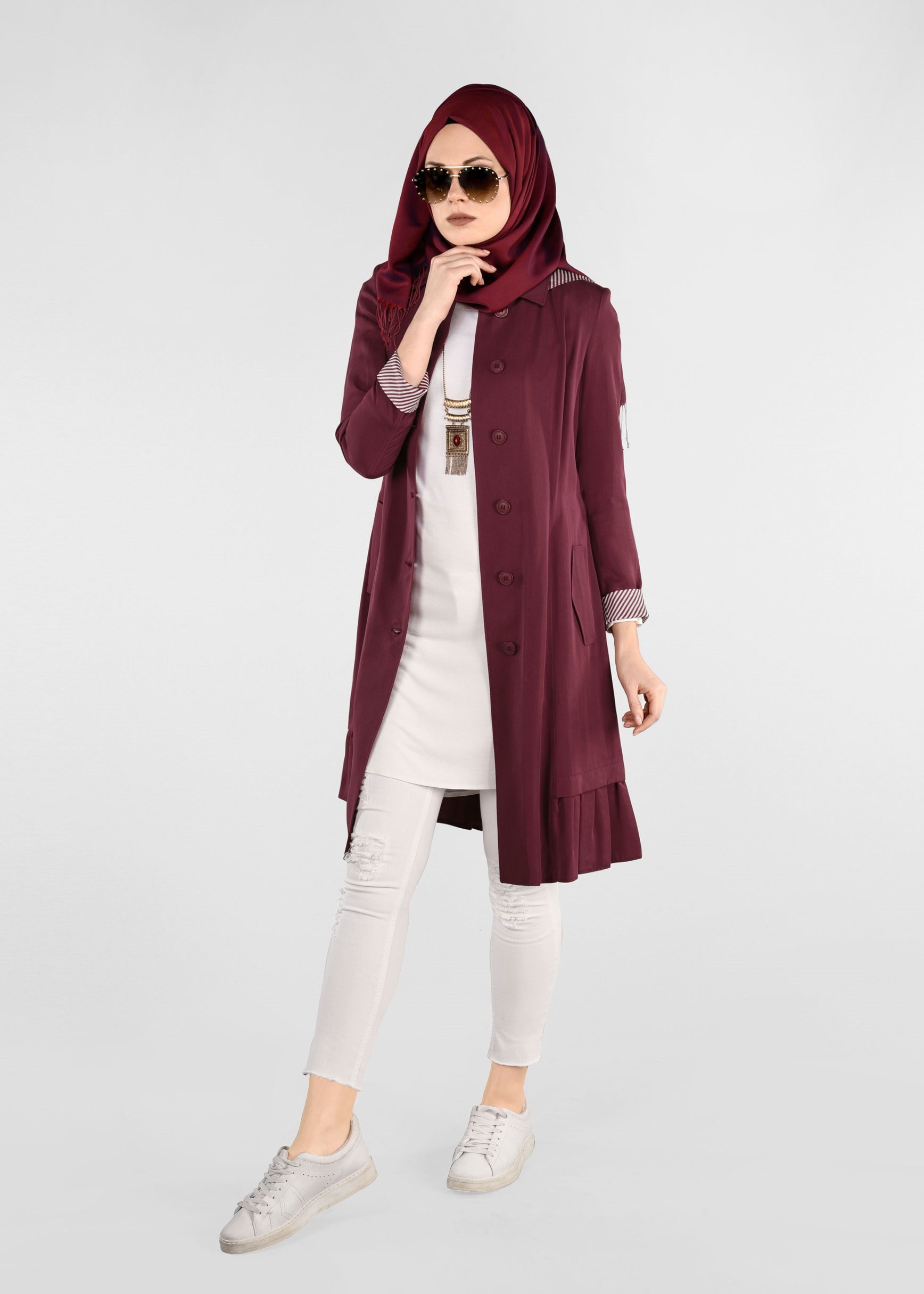 Tesettür giyim BORDO ETEK UCU PİLİSELİ KAPÜŞONLU TRENÇKOT 1192
