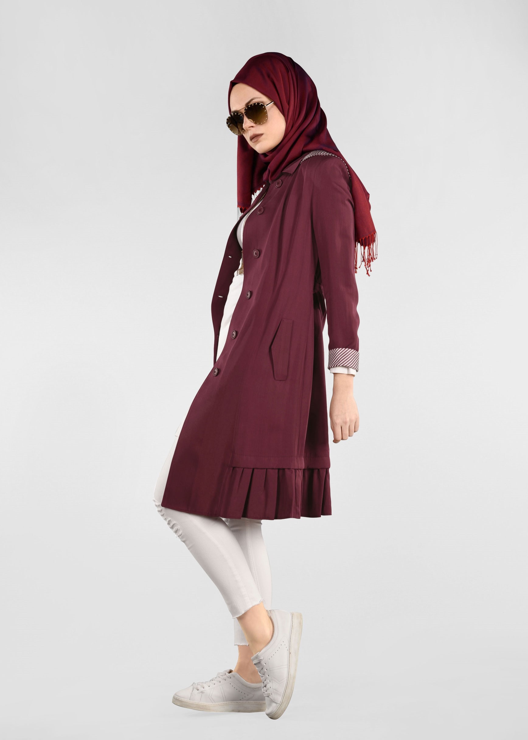 Tesettür giyim BORDO ETEK UCU PİLİSELİ KAPÜŞONLU TRENÇKOT 1192