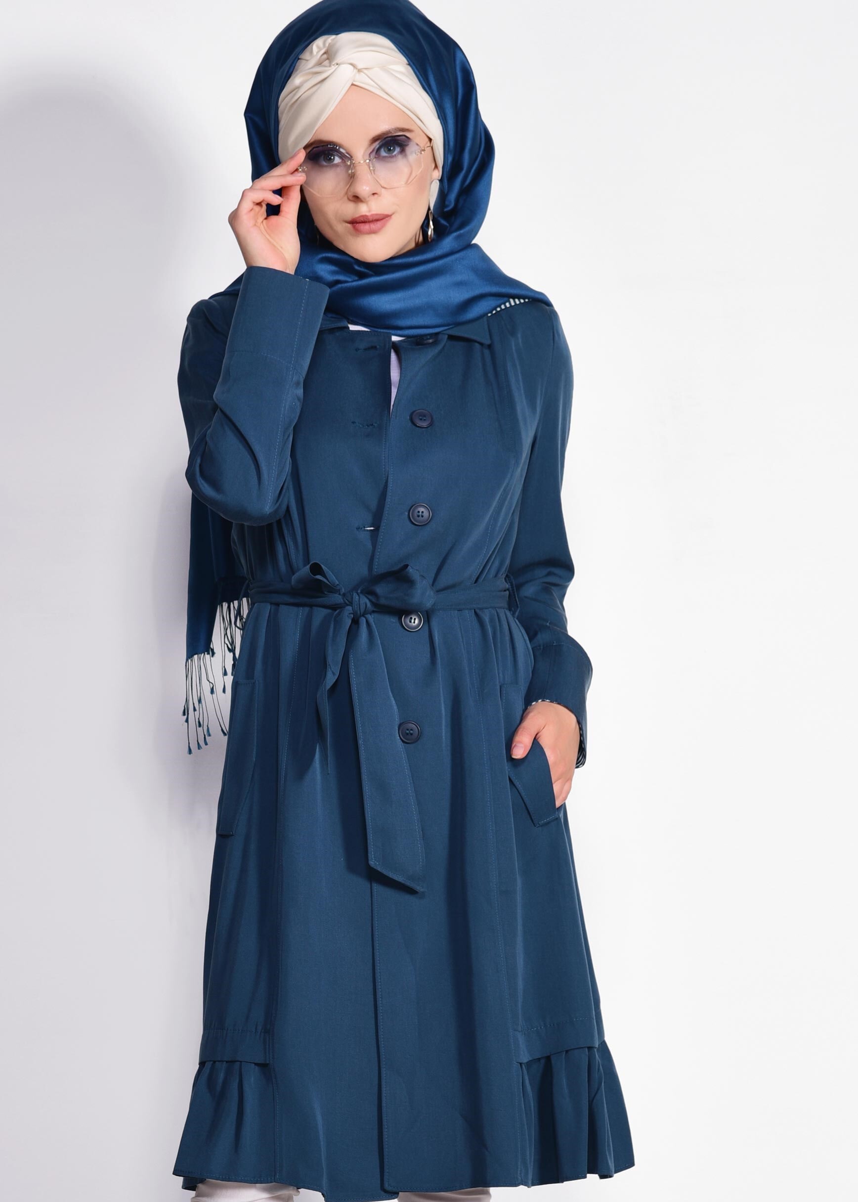Tesettür giyim LACİVERT ETEK UCU PİLİSELİ KAPÜŞONLU TRENÇKOT 1192