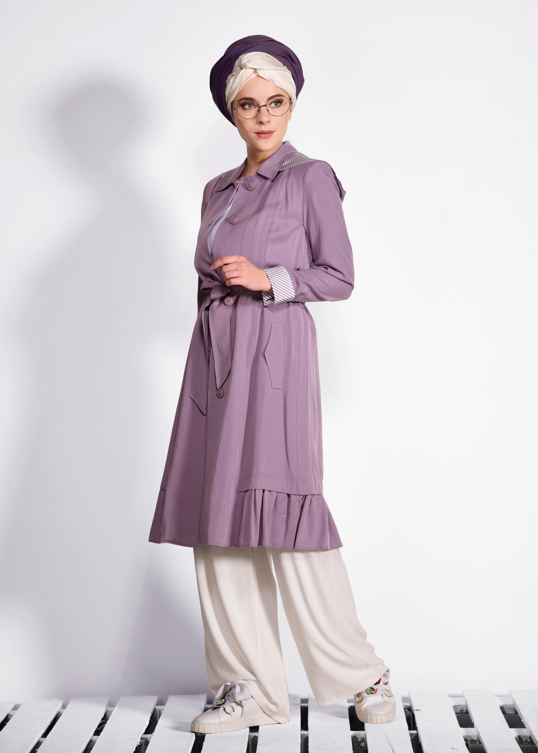 Tesettür giyim MOR ETEK UCU PİLİSELİ KAPÜŞONLU TRENÇKOT 1192