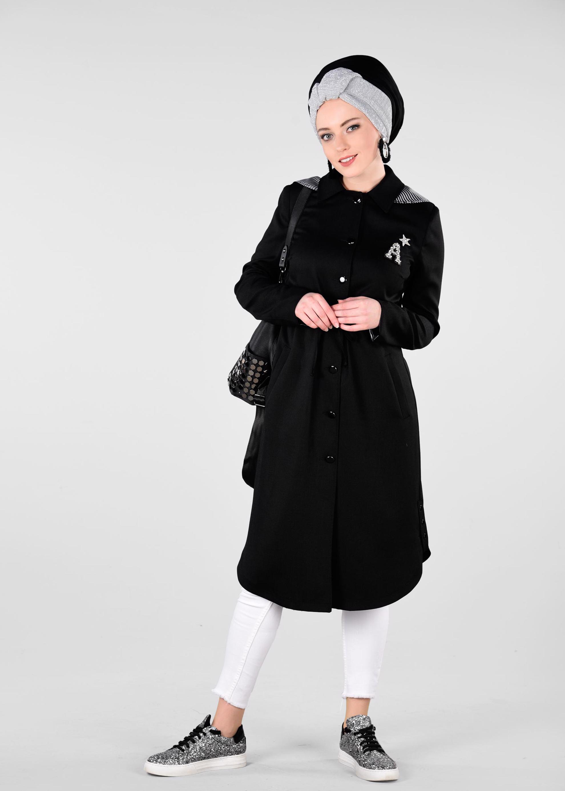 Tesettür giyim SİYAH TAŞ İŞLEME DETAYLI KAPÜŞONLU TRENÇKOT 1203