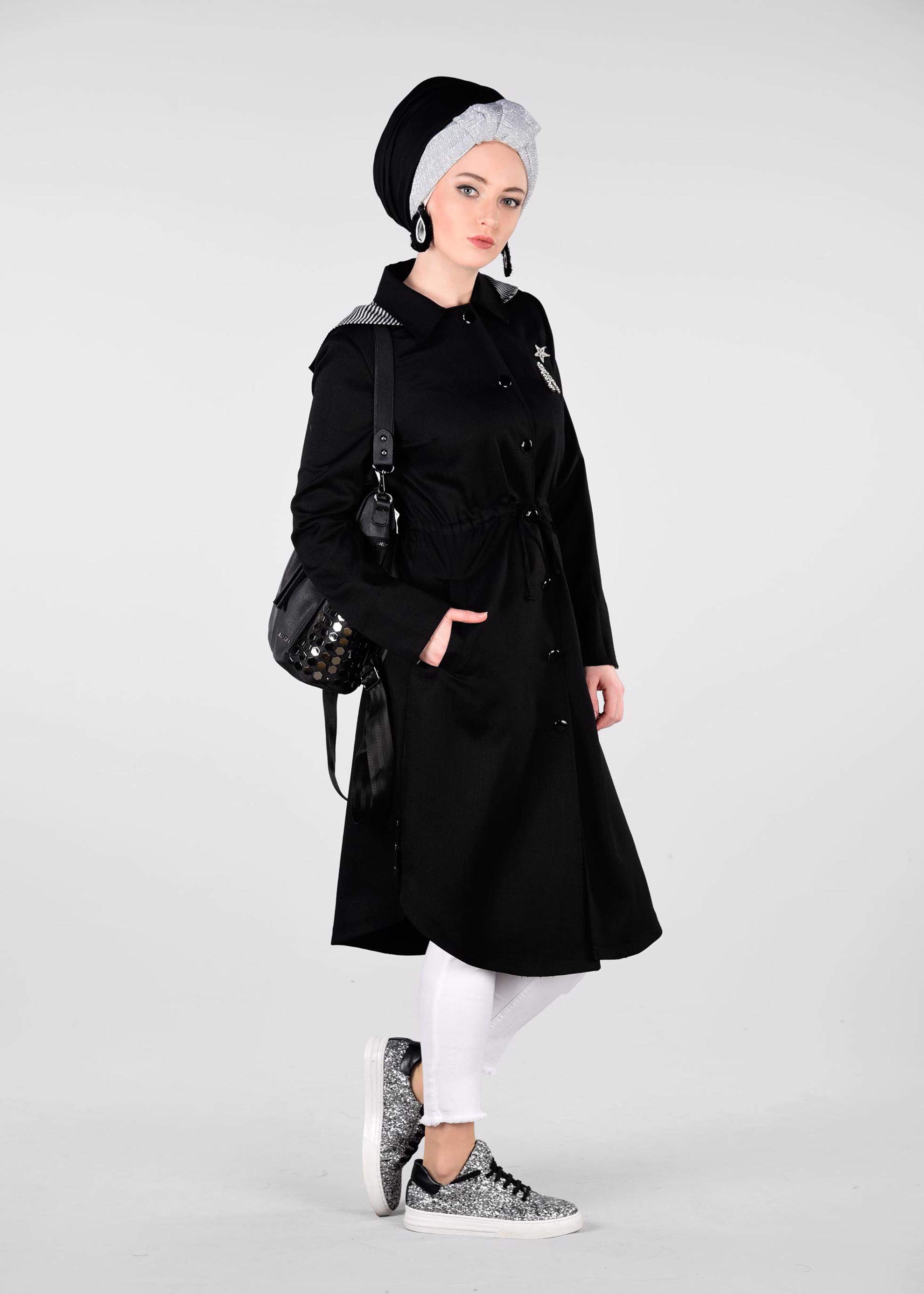 Tesettür giyim SİYAH TAŞ İŞLEME DETAYLI KAPÜŞONLU TRENÇKOT 1203