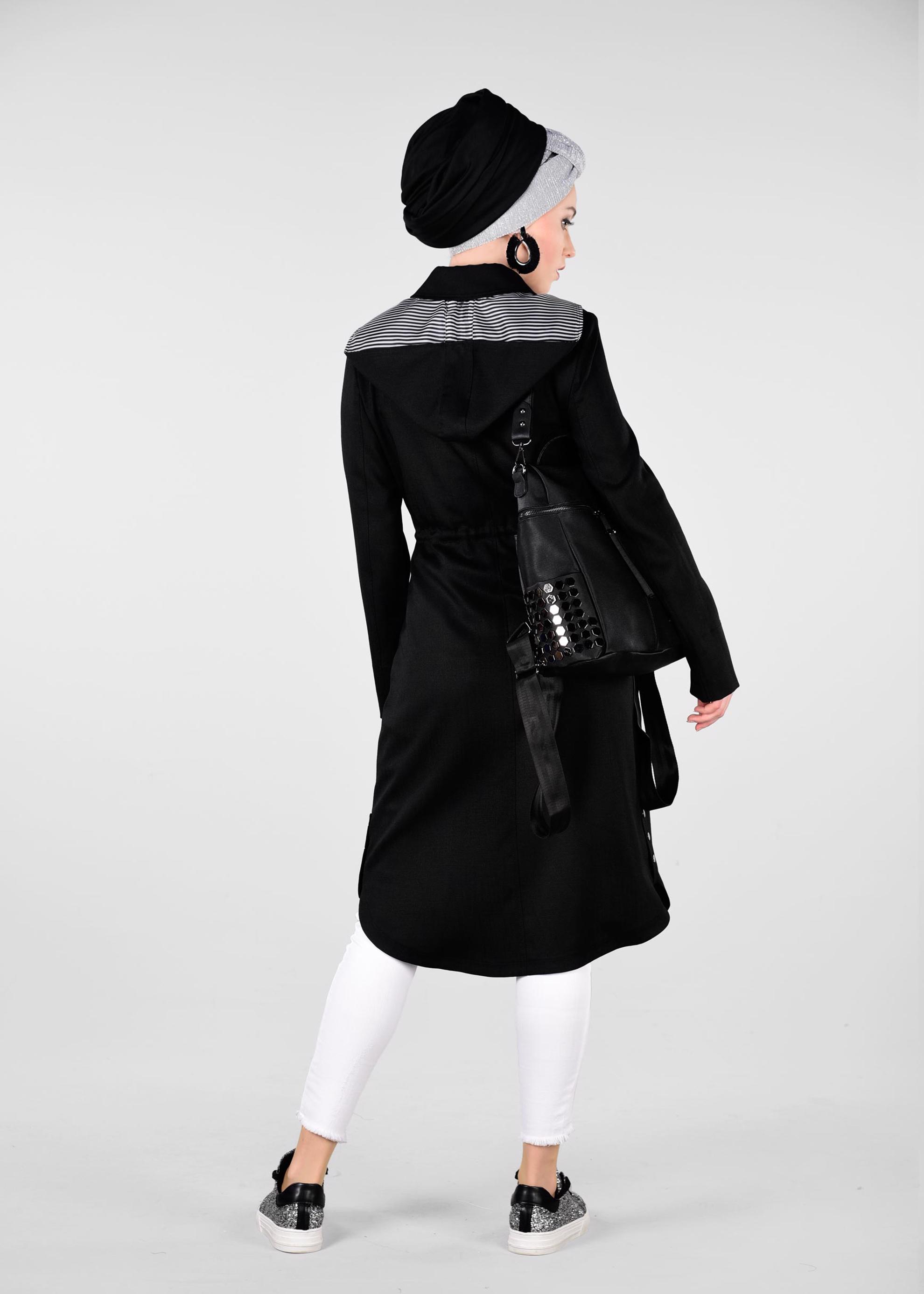 Tesettür giyim SİYAH TAŞ İŞLEME DETAYLI KAPÜŞONLU TRENÇKOT 1203