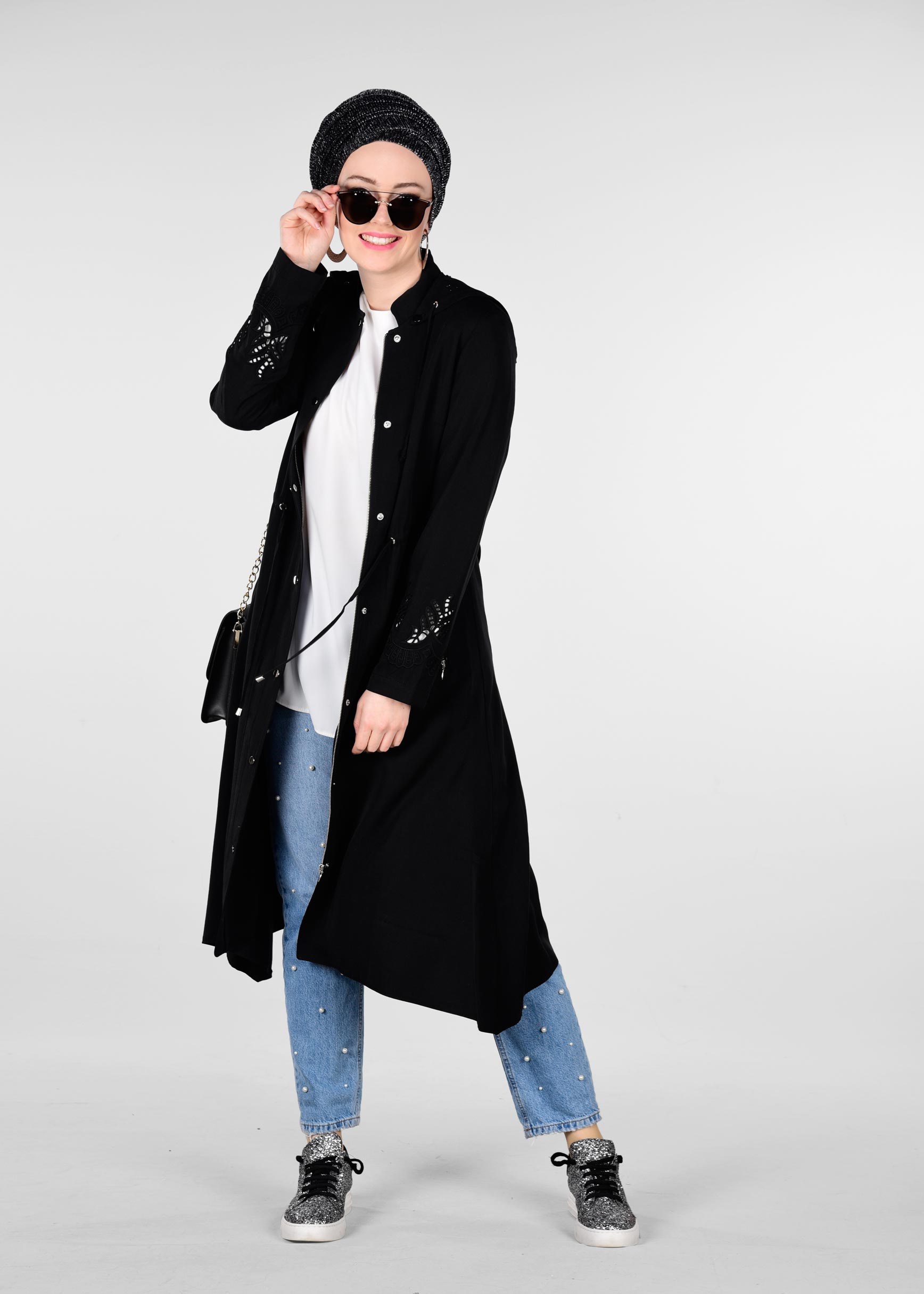 Tesettür giyim SİYAH KOLLARI NAKIŞLI TRENÇKOT 1204