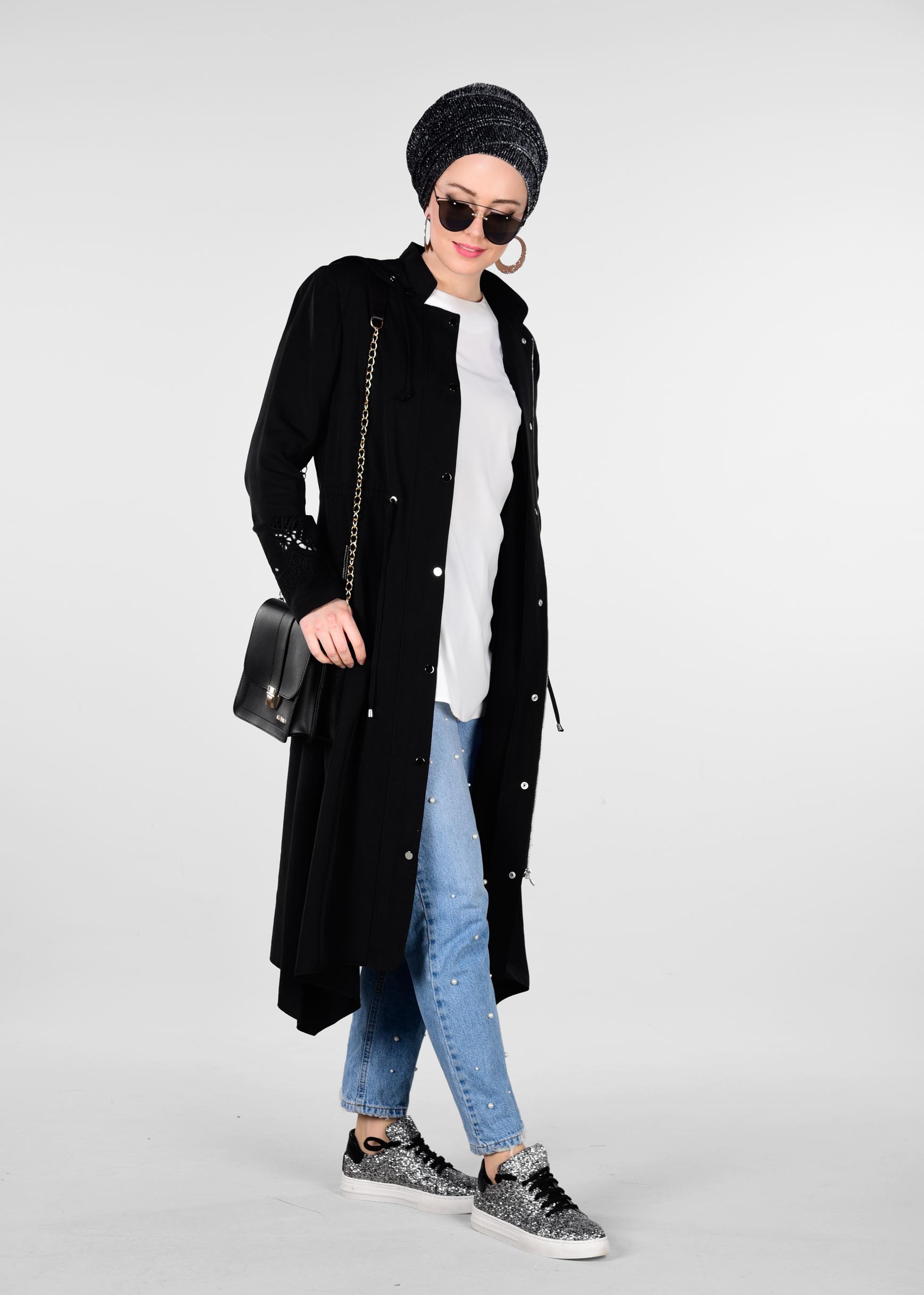 Tesettür giyim SİYAH KOLLARI NAKIŞLI TRENÇKOT 1204