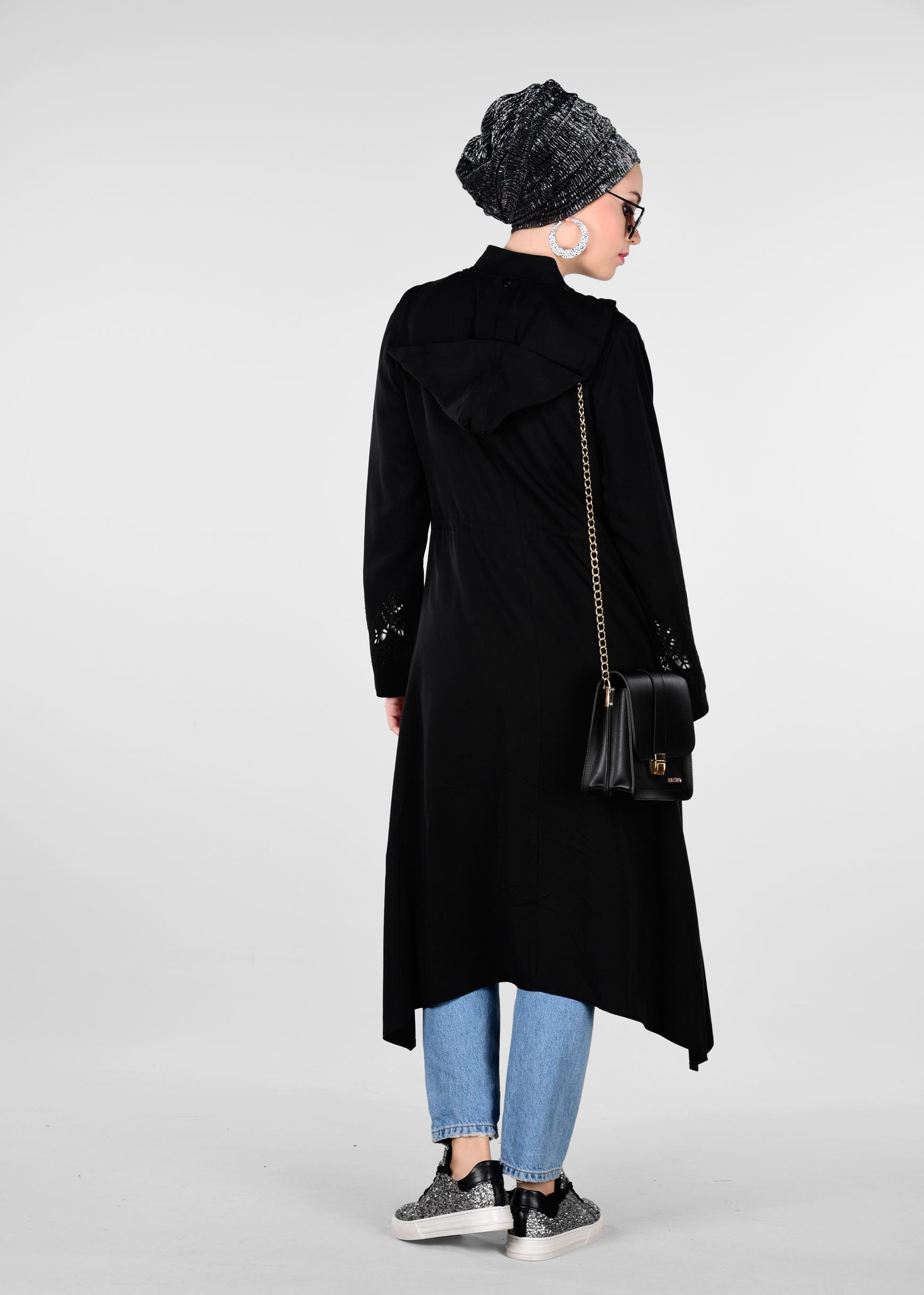 Tesettür giyim SİYAH KOLLARI NAKIŞLI TRENÇKOT 1204