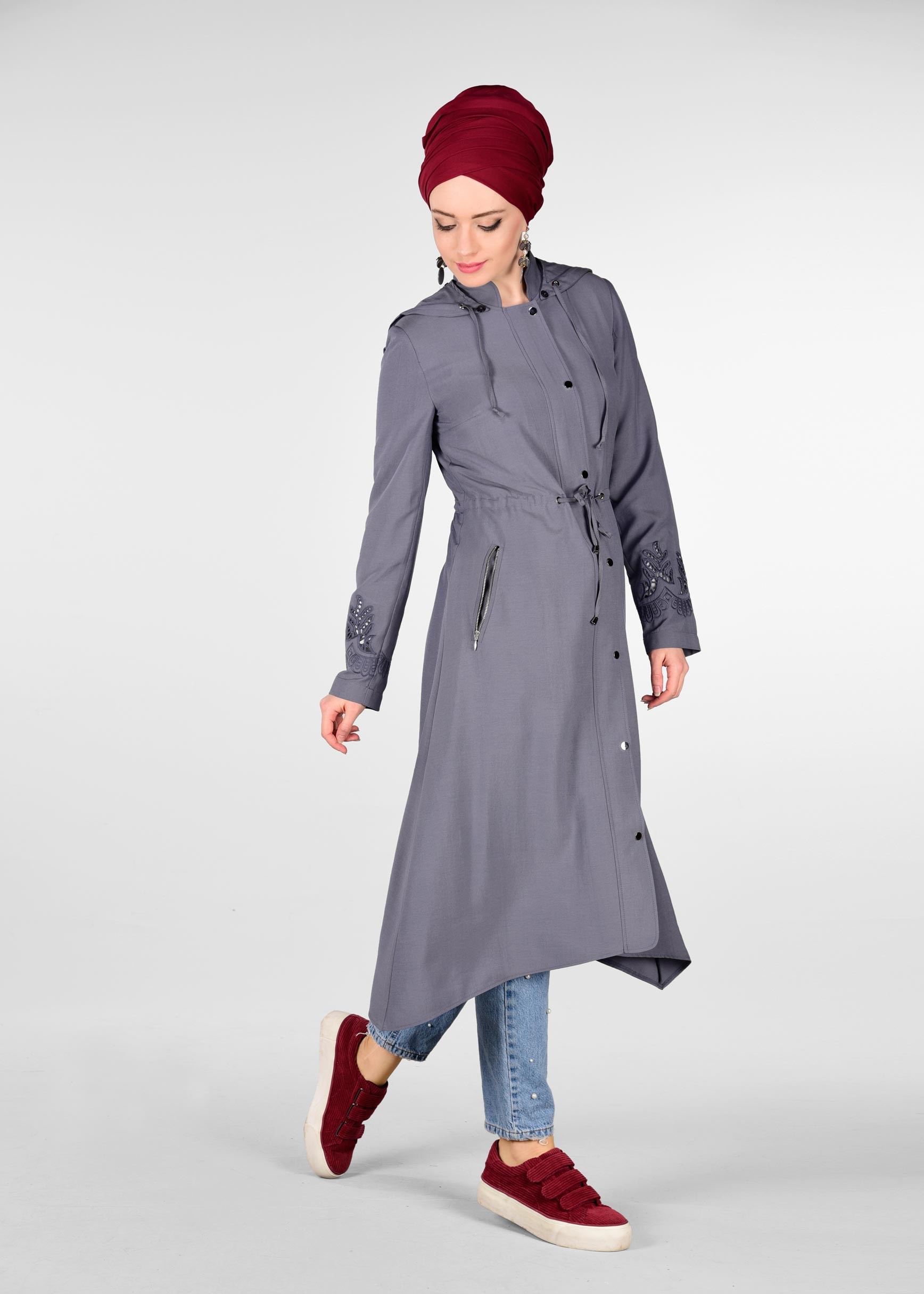 Tesettür giyim GRİ KOLLARI NAKIŞLI TRENÇKOT 1204