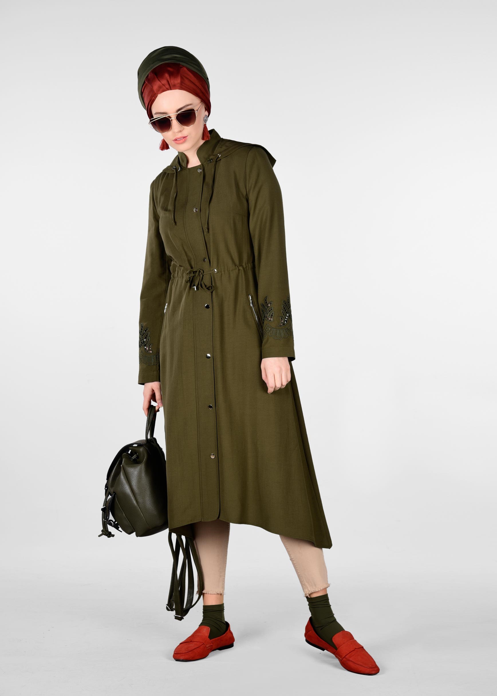 Tesettür giyim HAKİ KOLLARI NAKIŞLI TRENÇKOT 1204