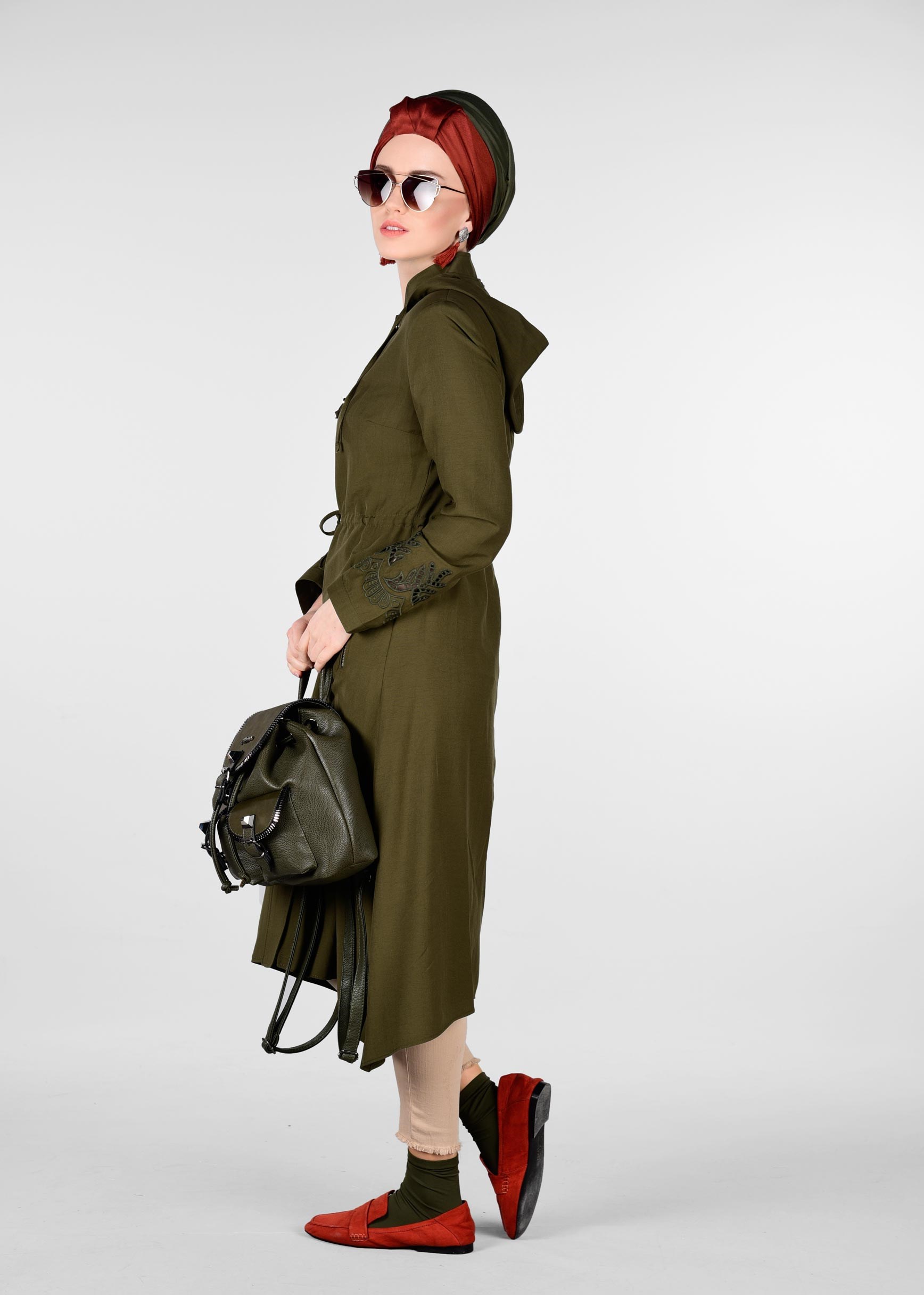 Tesettür giyim HAKİ KOLLARI NAKIŞLI TRENÇKOT 1204