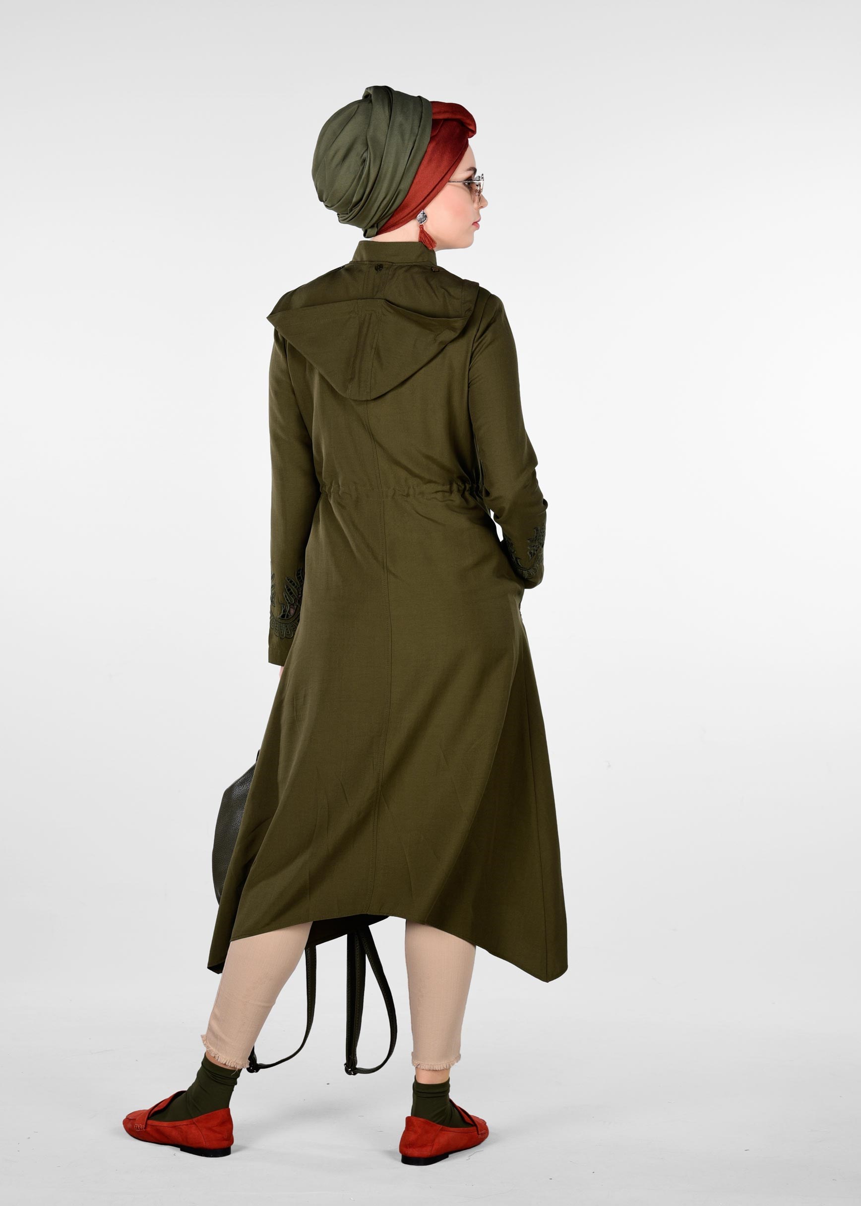 Tesettür giyim HAKİ KOLLARI NAKIŞLI TRENÇKOT 1204