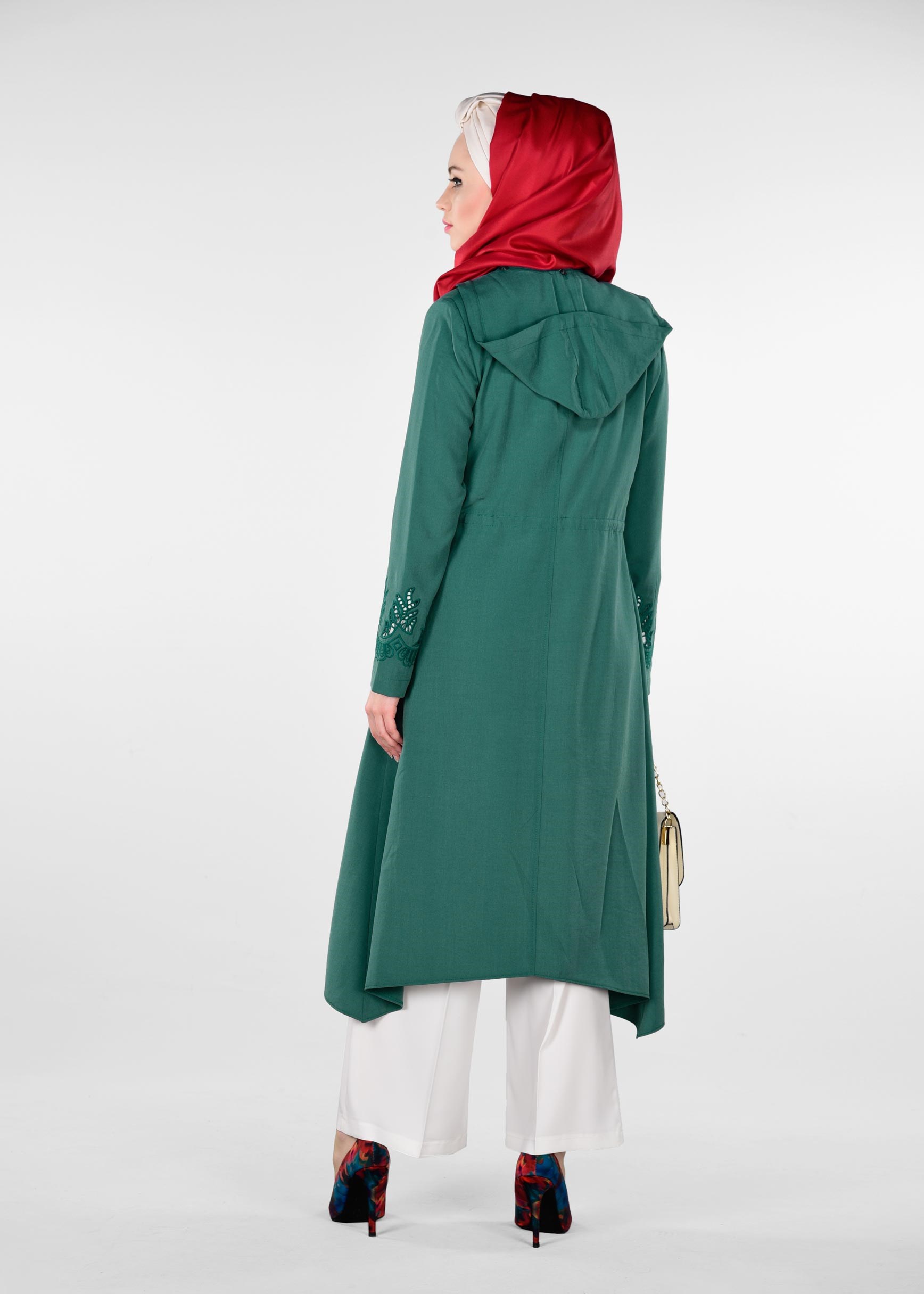 Tesettür giyim YEŞİL KOLLARI NAKIŞLI TRENÇKOT 1204