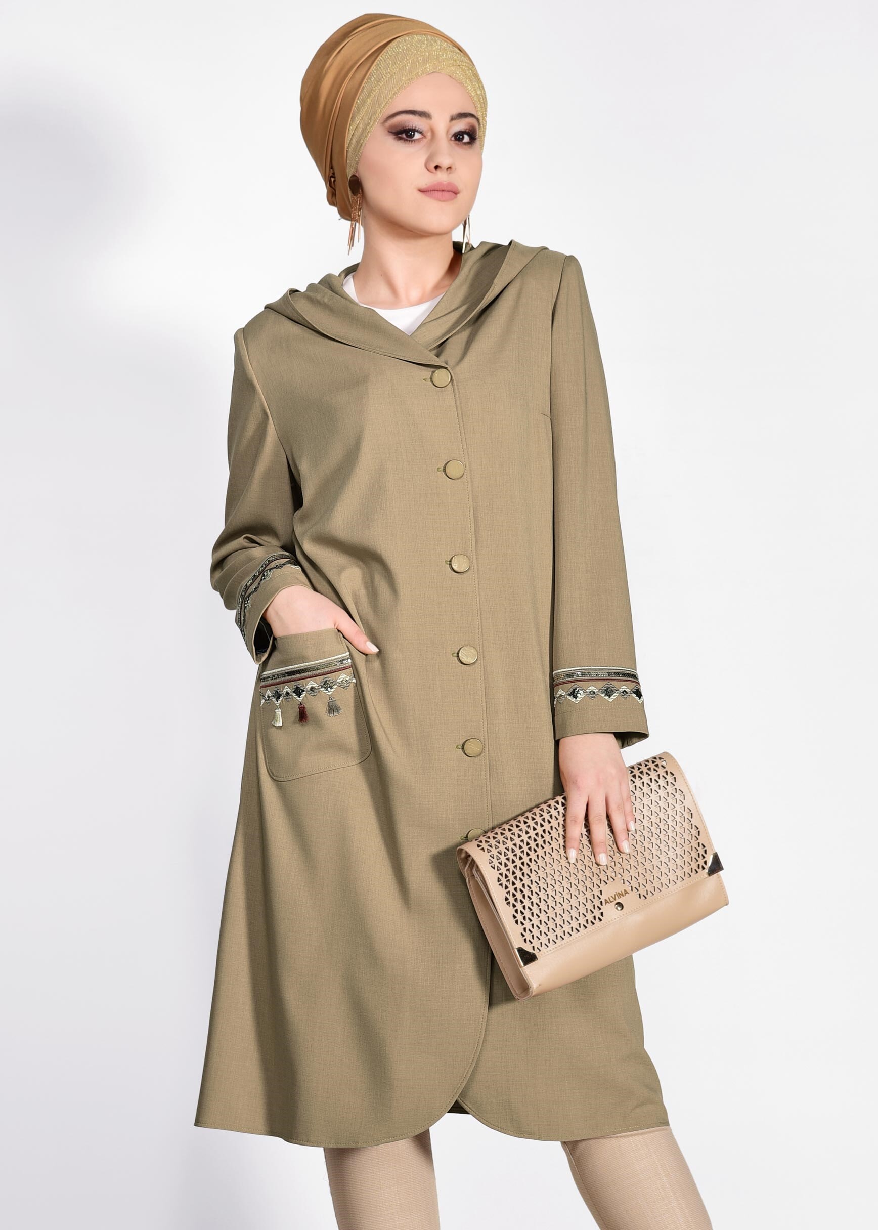 Tesettür giyim BEJ NAKIŞ DETAYLI TRENCKOT 1208