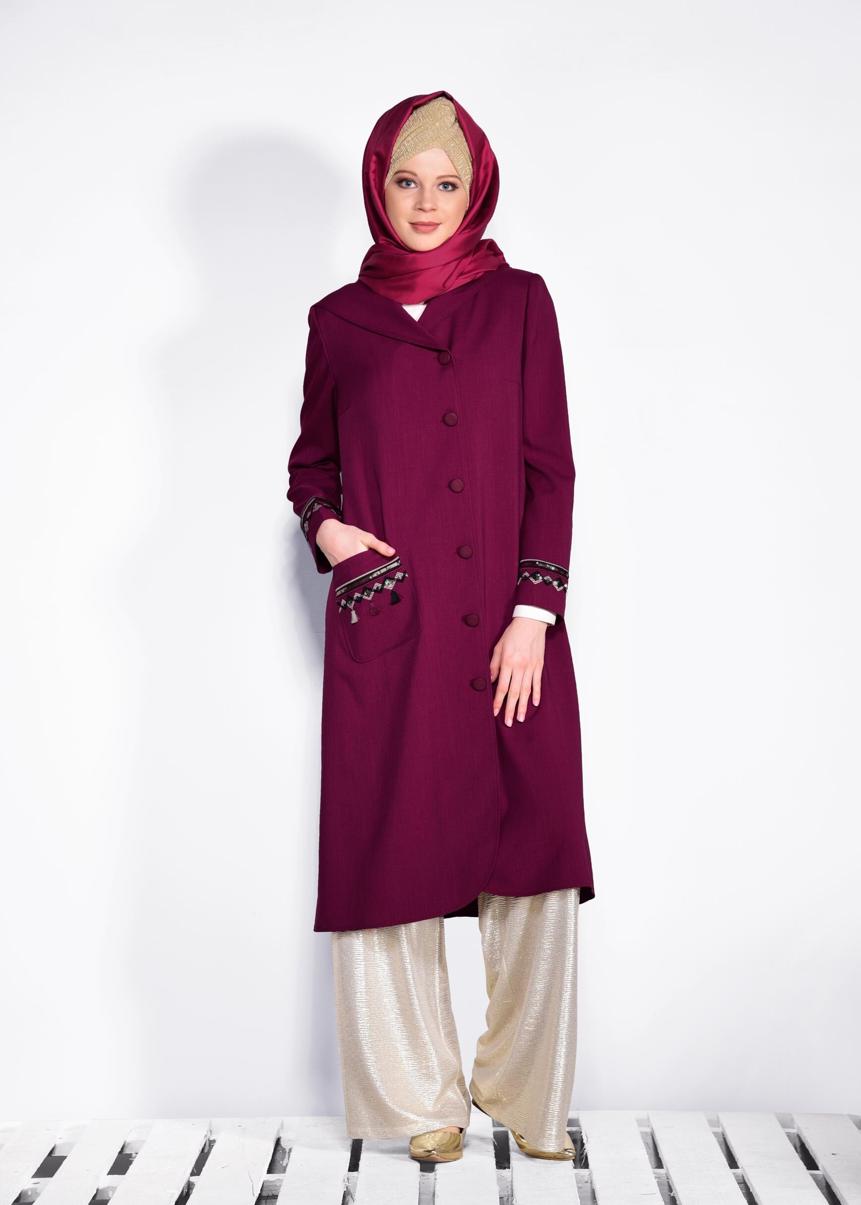 Tesettür giyim FUŞYA NAKIŞ DETAYLI TRENCKOT 1208